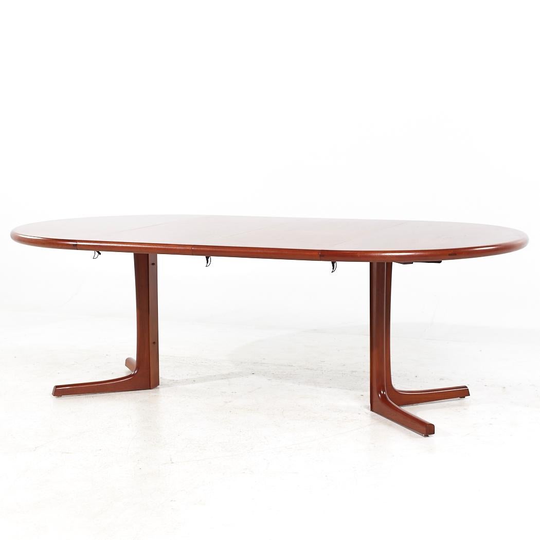 D Scan Mid Century Teak Expanding Dining Table with 2 Leaves For Sale 4