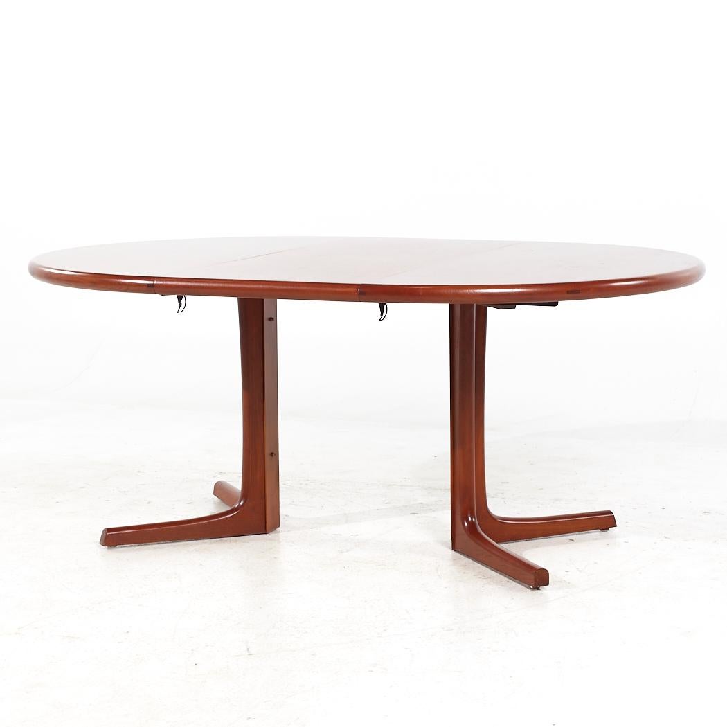 D Scan Mid Century Teak Expanding Dining Table with 2 Leaves For Sale 1