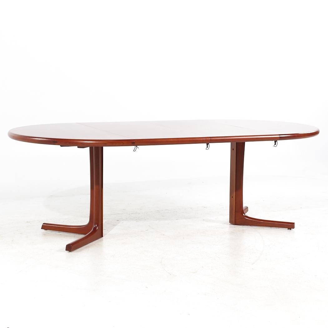 D Scan Mid Century Teak Expanding Dining Table with 2 Leaves For Sale 2