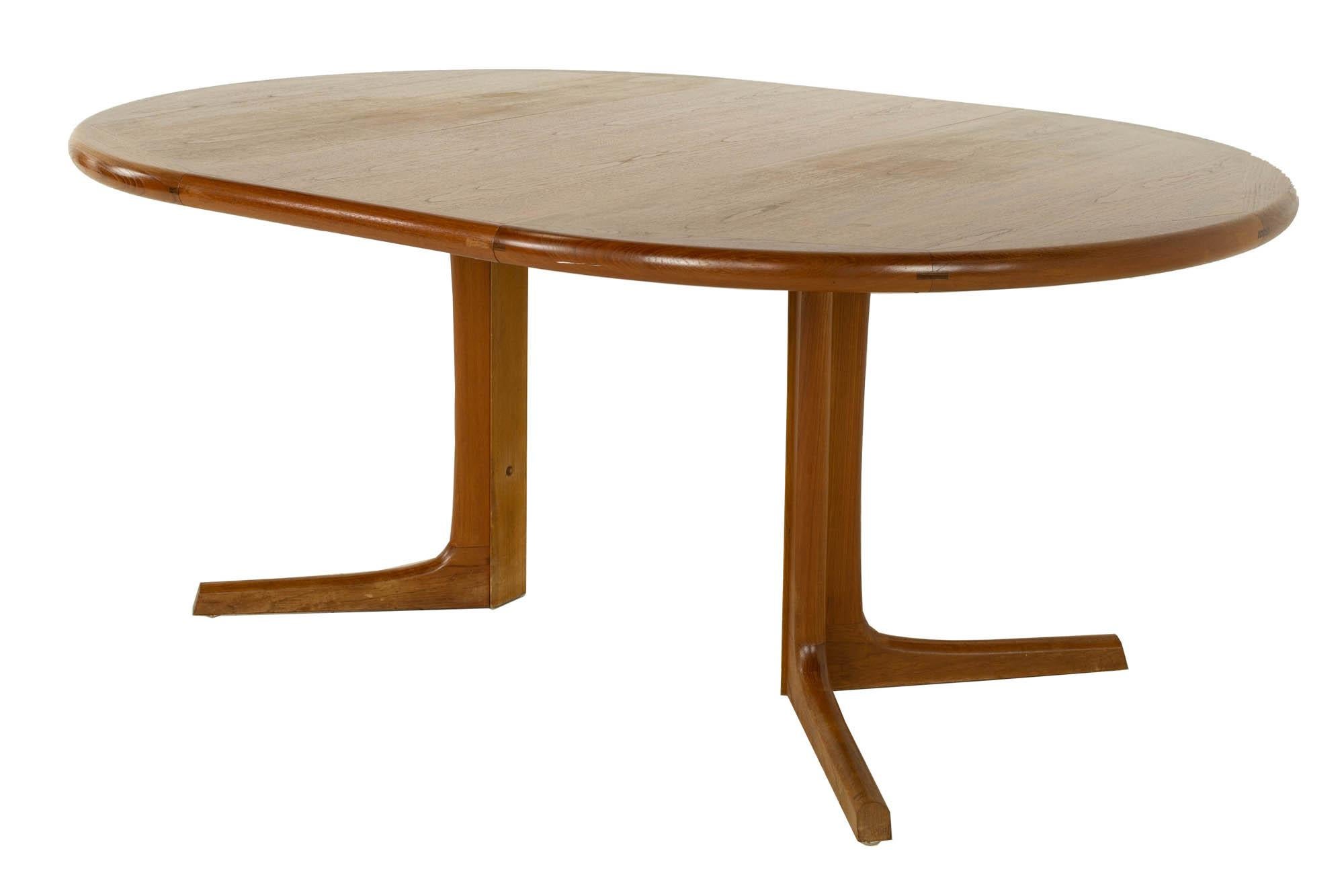 D-Scan Mid Century Teak Round Dining Table, 2 Leaves 2