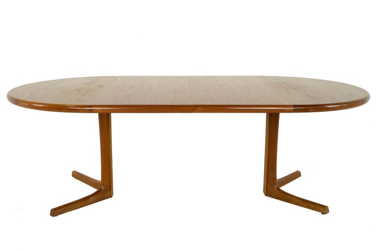 D-Scan Mid Century Teak Round Dining Table, 2 Leaves at 1stDibs