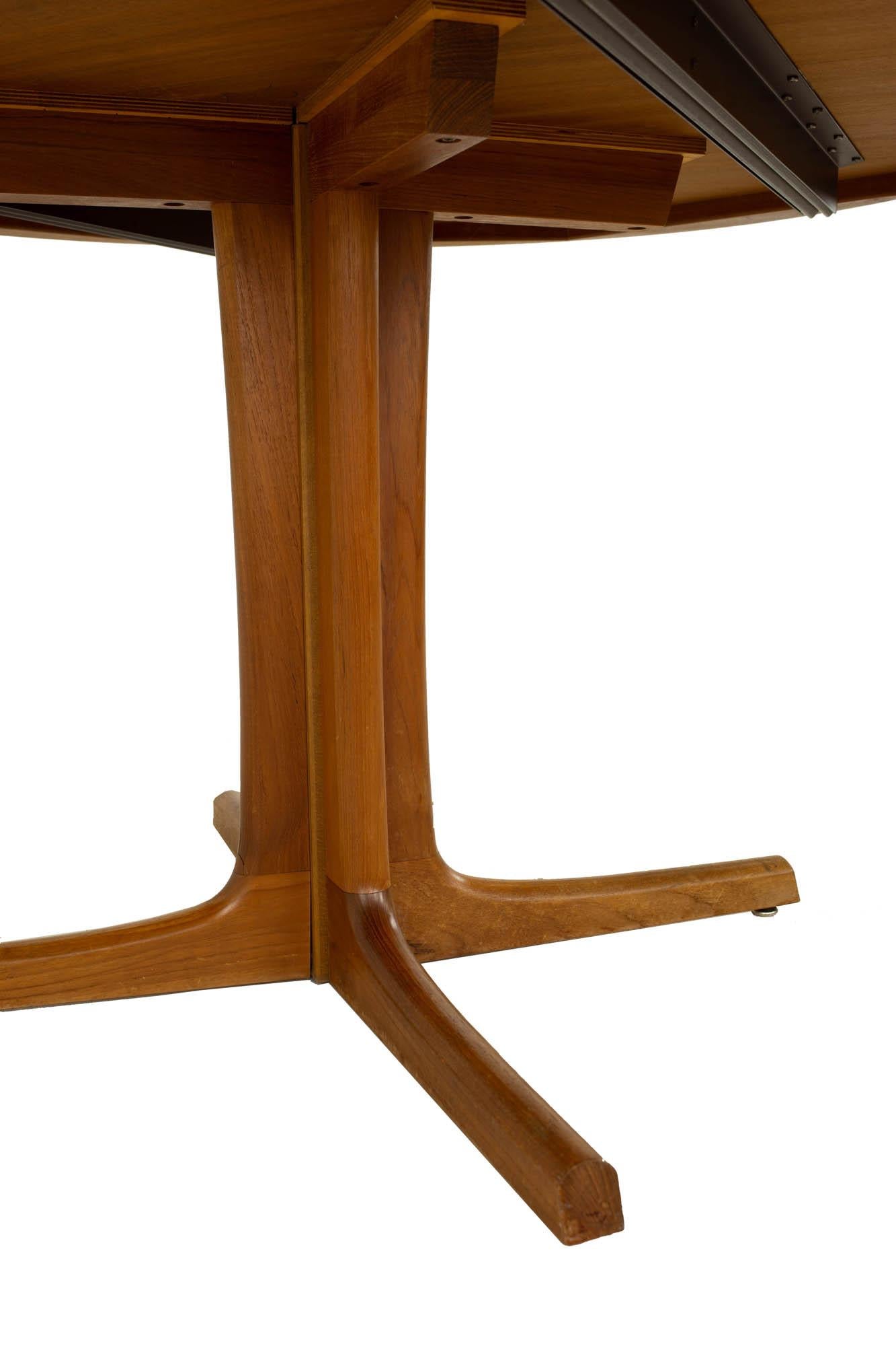 Mid-Century Modern D-Scan Mid Century Teak Round Dining Table, 2 Leaves