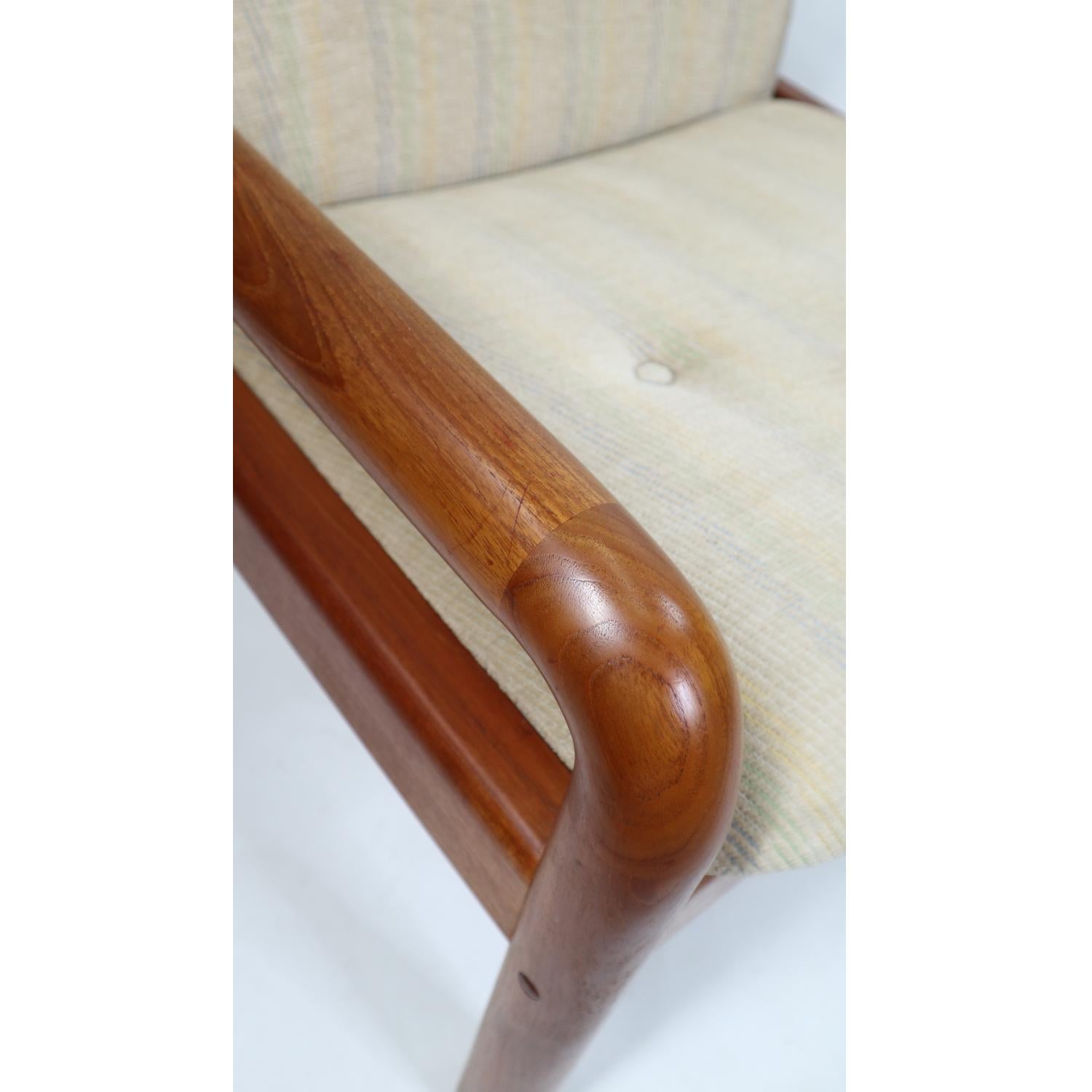D-Scan Vintage Solid Teak Danish Modern Lounge Chair In Good Condition In Chattanooga, TN