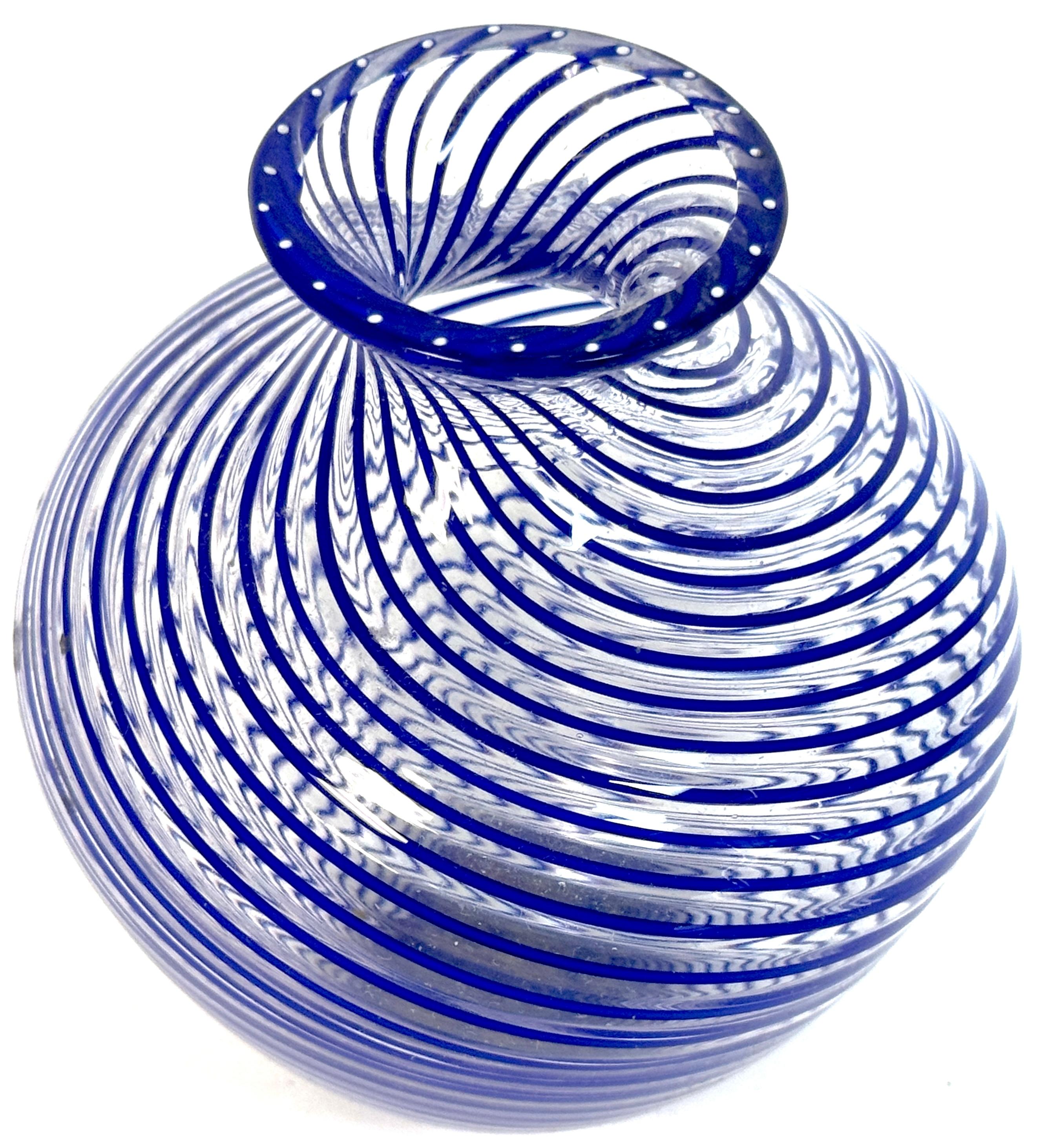 D. Zamora Venezia, Murano Hand-Blown Filigrana Glass Vase with Dotted Rim, Late 20th Century

Dimensions:
4