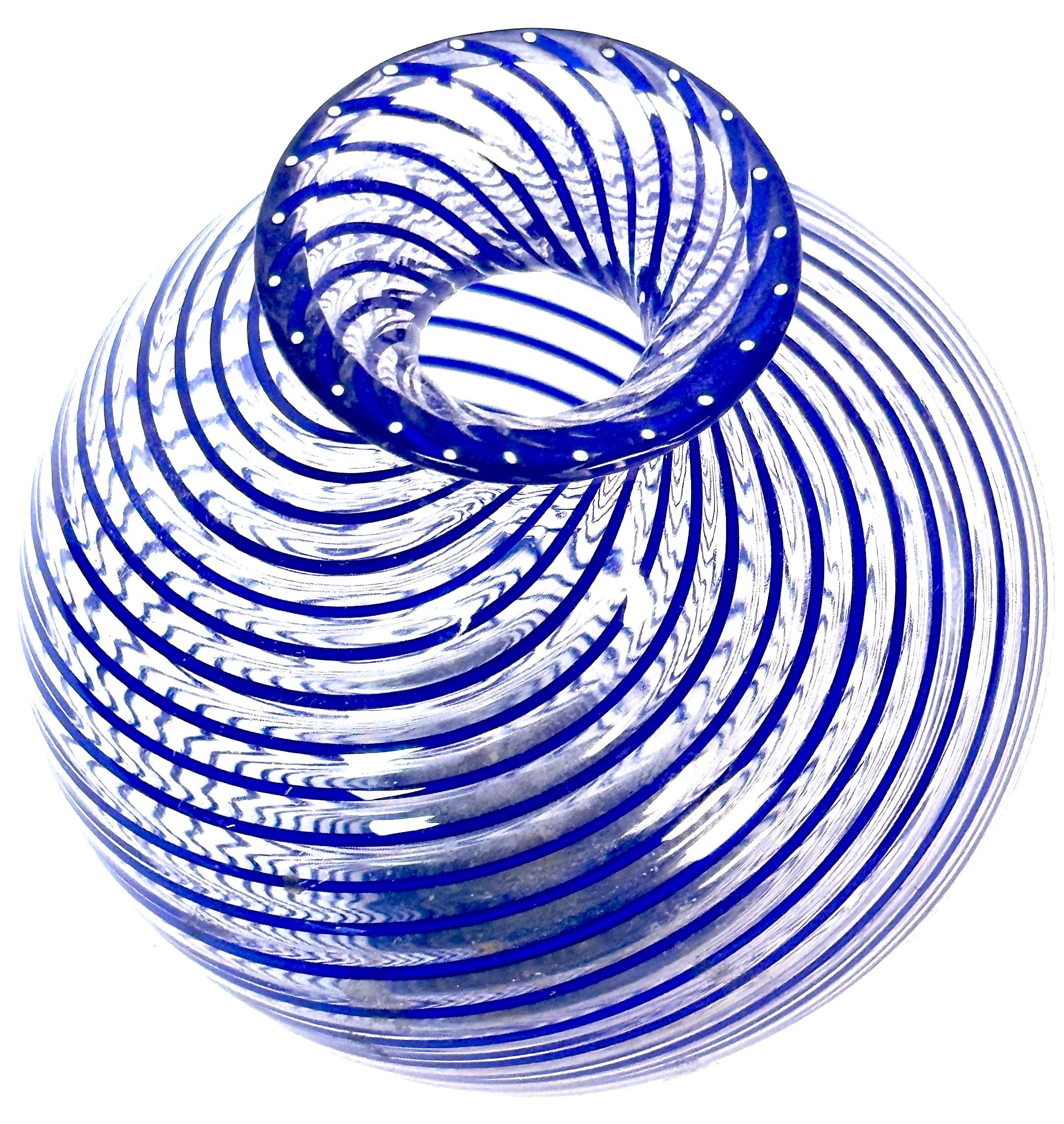 Moderne D. Zamora Venezia, Murano Hand-Blown Filigrana Glass Vase with Dotted Rim en vente