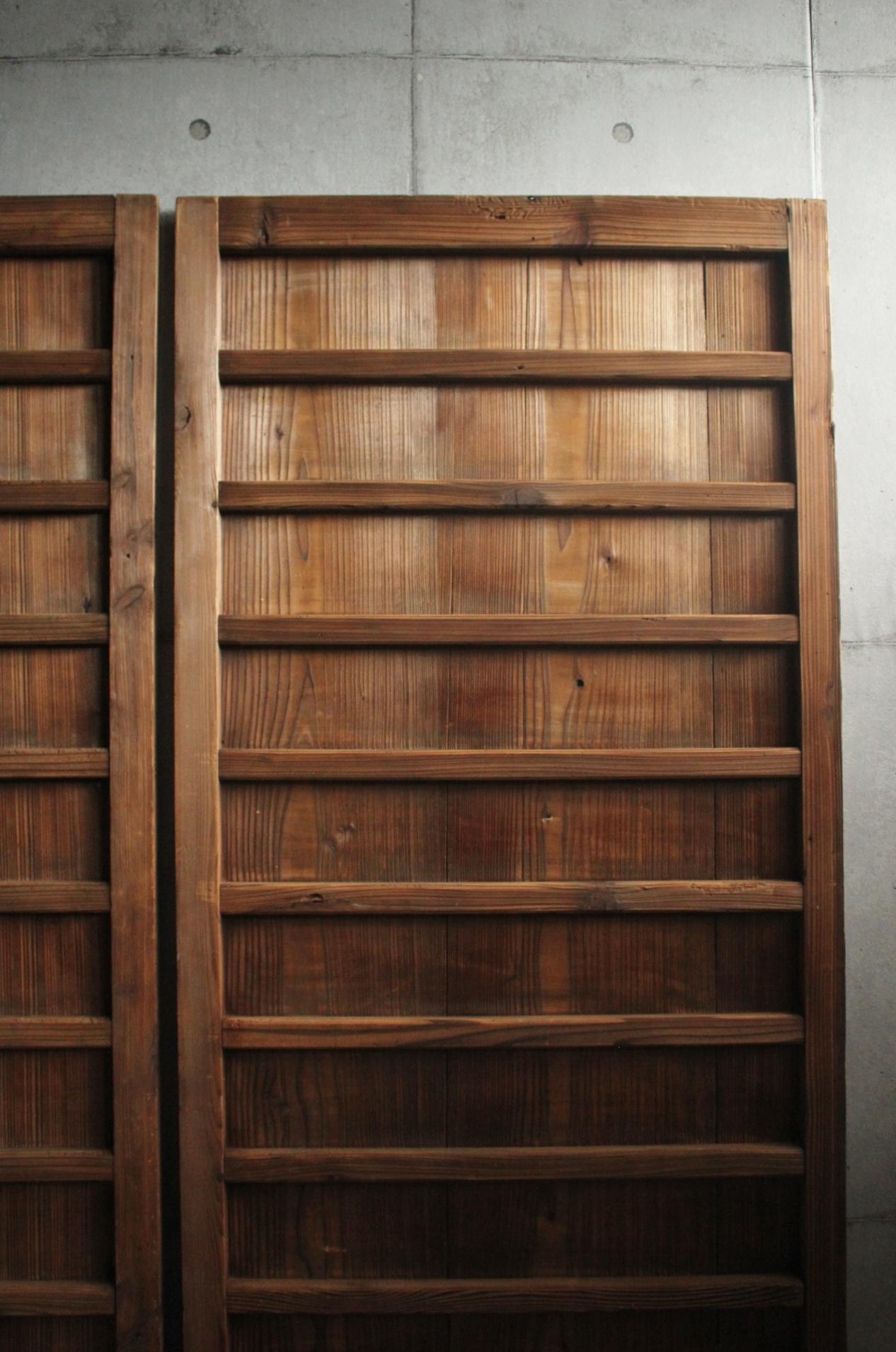 D10 Antigüedades japonesas puertas de dos tableros, herrajes, diseño de rayas de cedro Japonés en venta