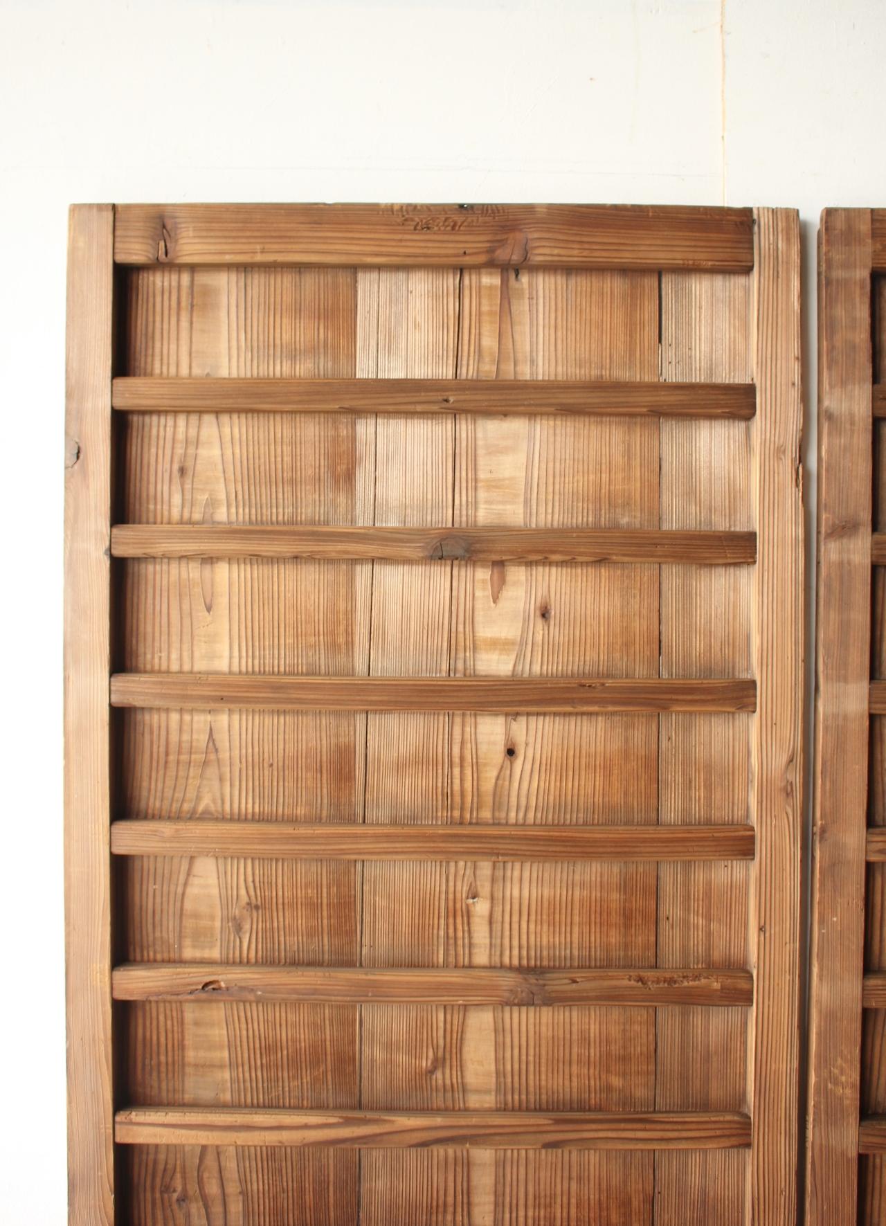 D10 Antigüedades japonesas puertas de dos tableros, herrajes, diseño de rayas de cedro en venta 3