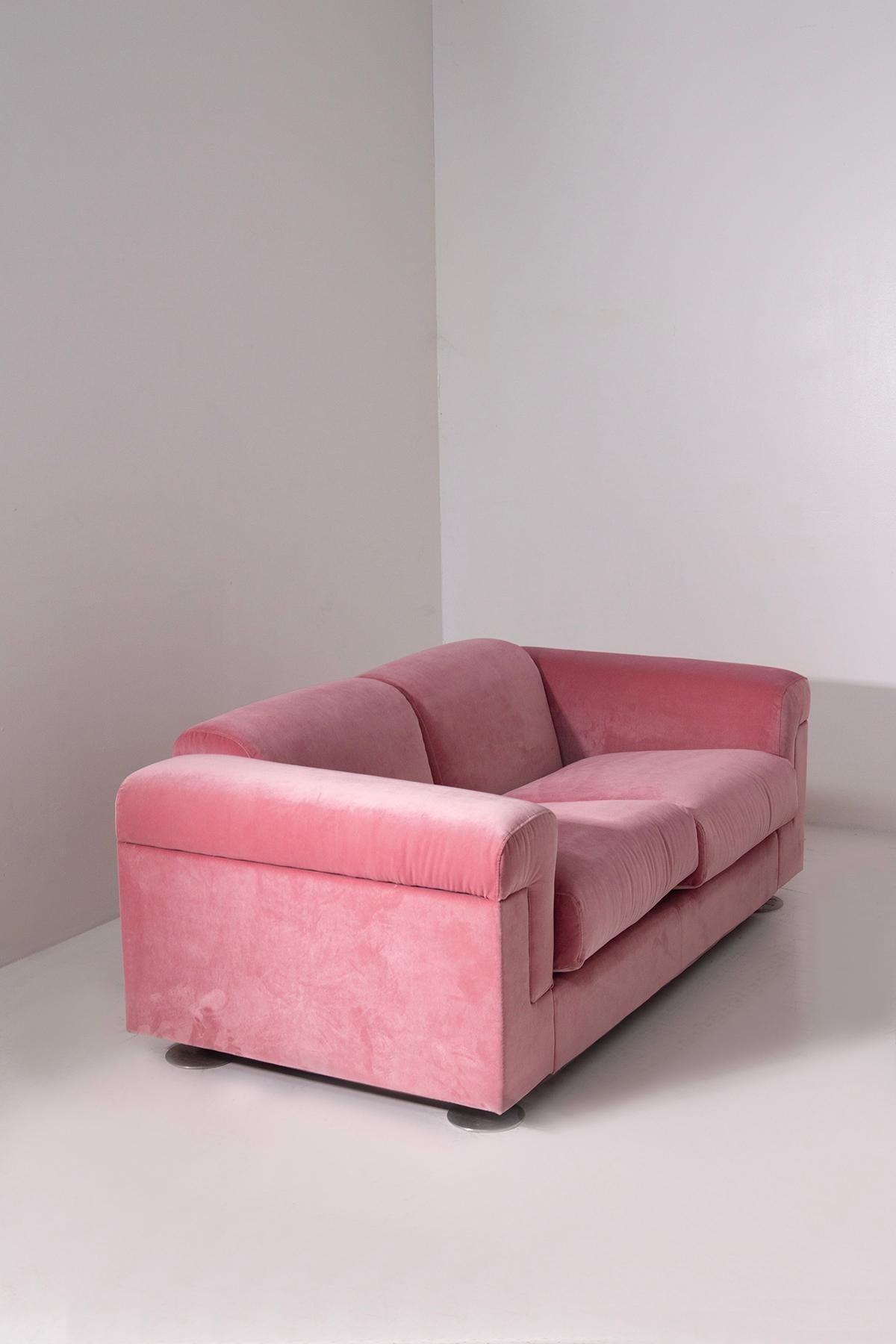 D120 Sofá de terciopelo rosa Valeria Borsani y Alfredo Bonetti para Tecno en venta 3