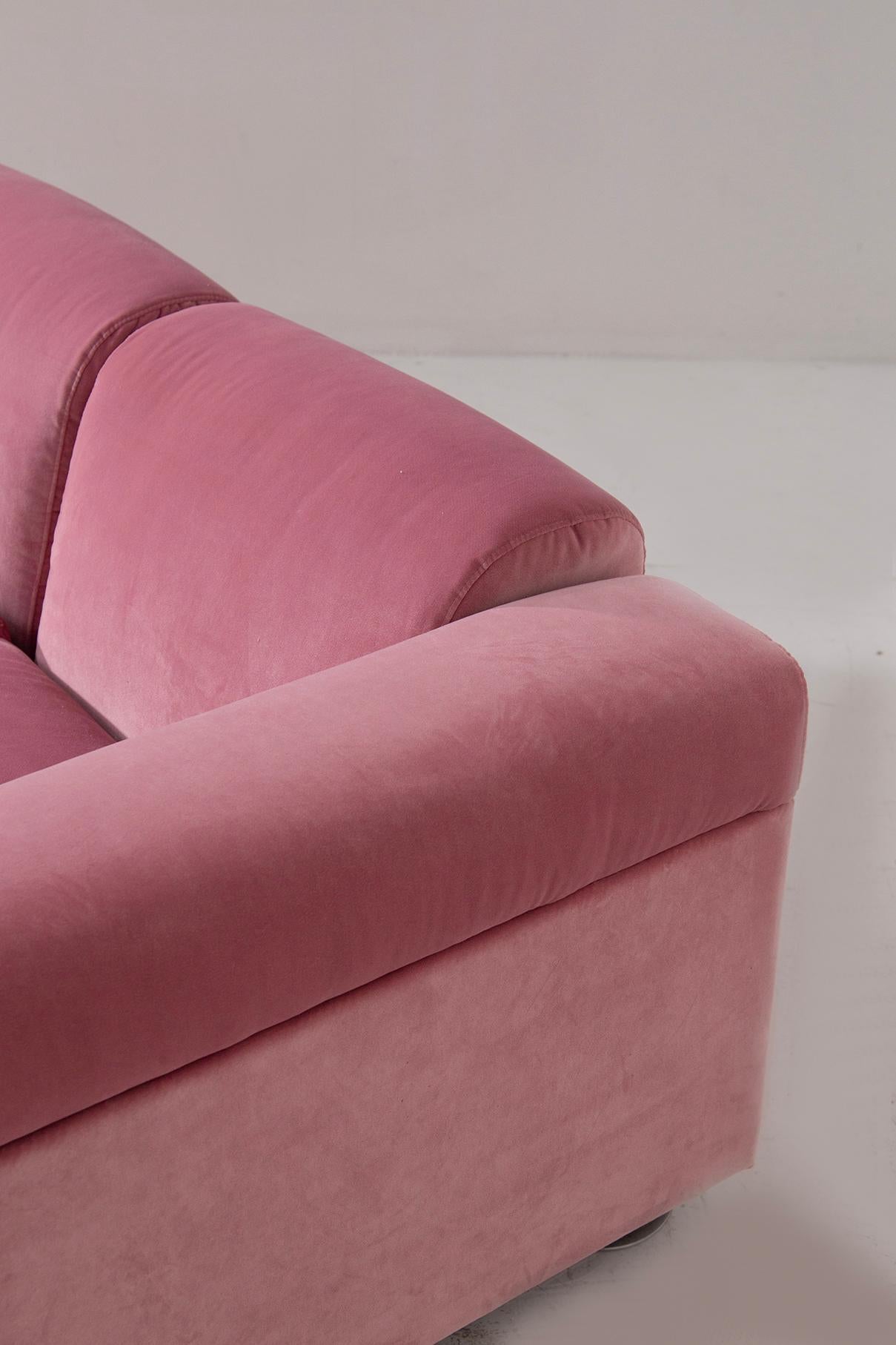 D120 Sofá de terciopelo rosa Valeria Borsani y Alfredo Bonetti para Tecno finales del siglo XX en venta