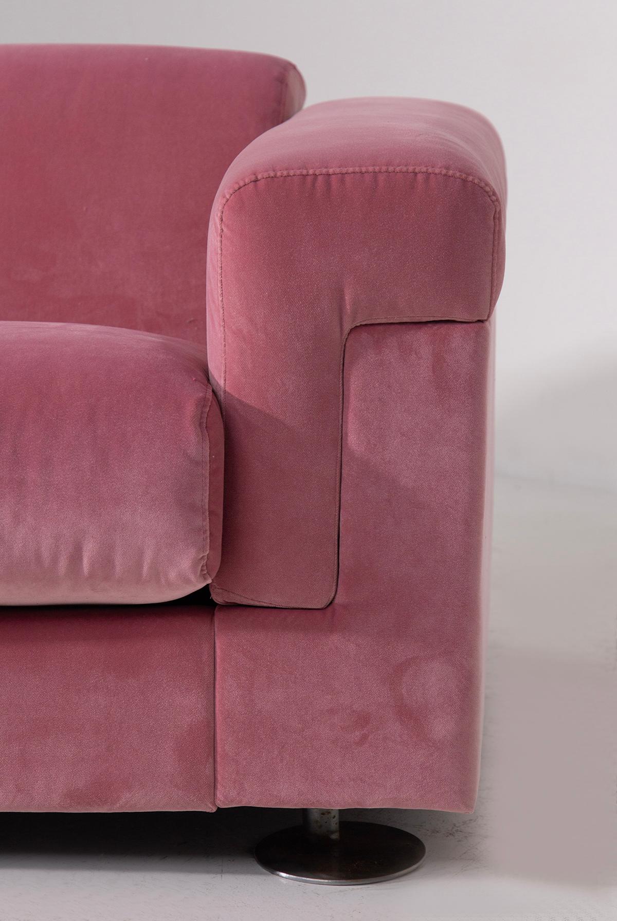 D120 Sofá de terciopelo rosa Valeria Borsani y Alfredo Bonetti para Tecno en venta 1