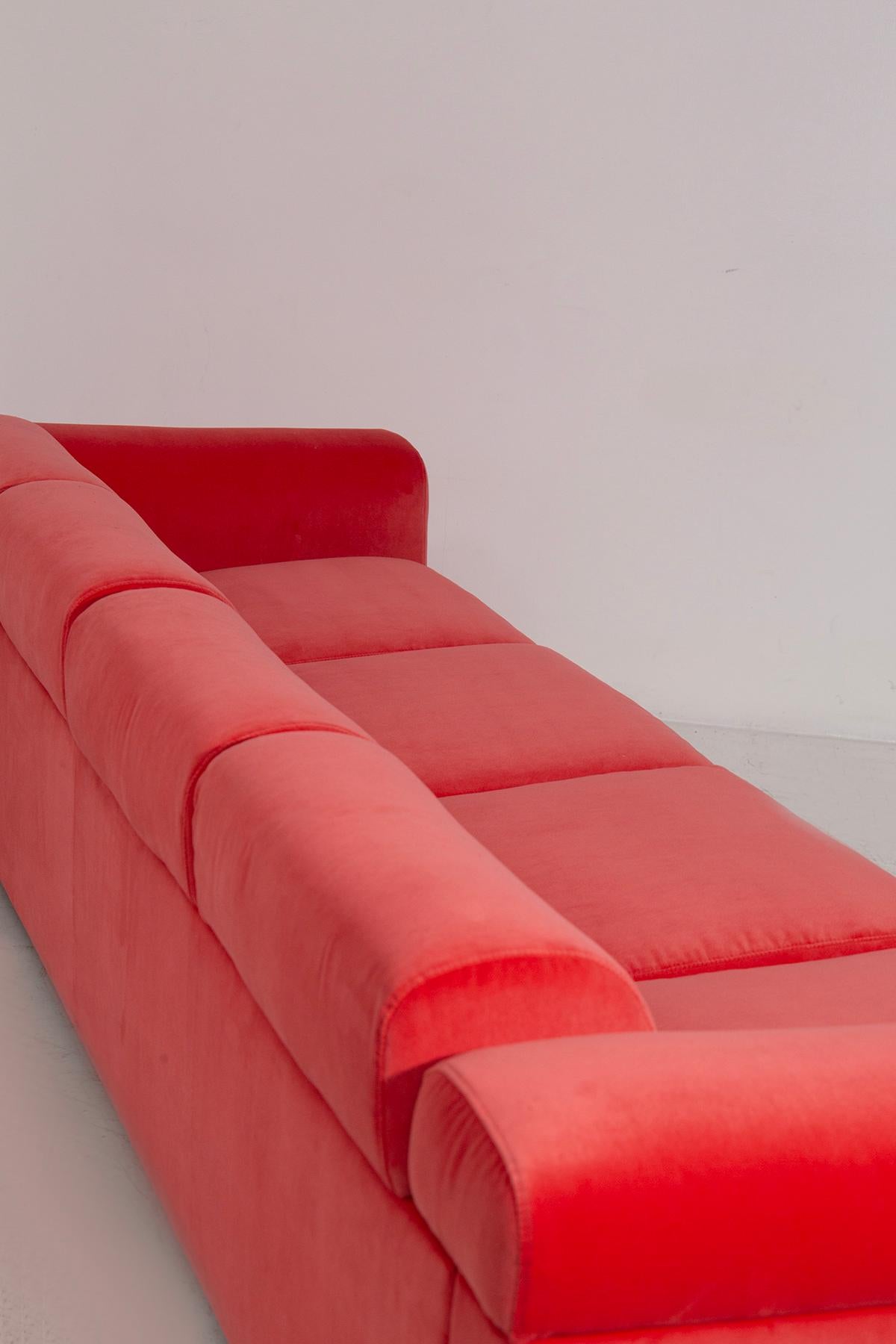 D120 Velvet sofa Valeria Borsani and Alfredo Bonetti for Tecno In Good Condition In Milano, IT