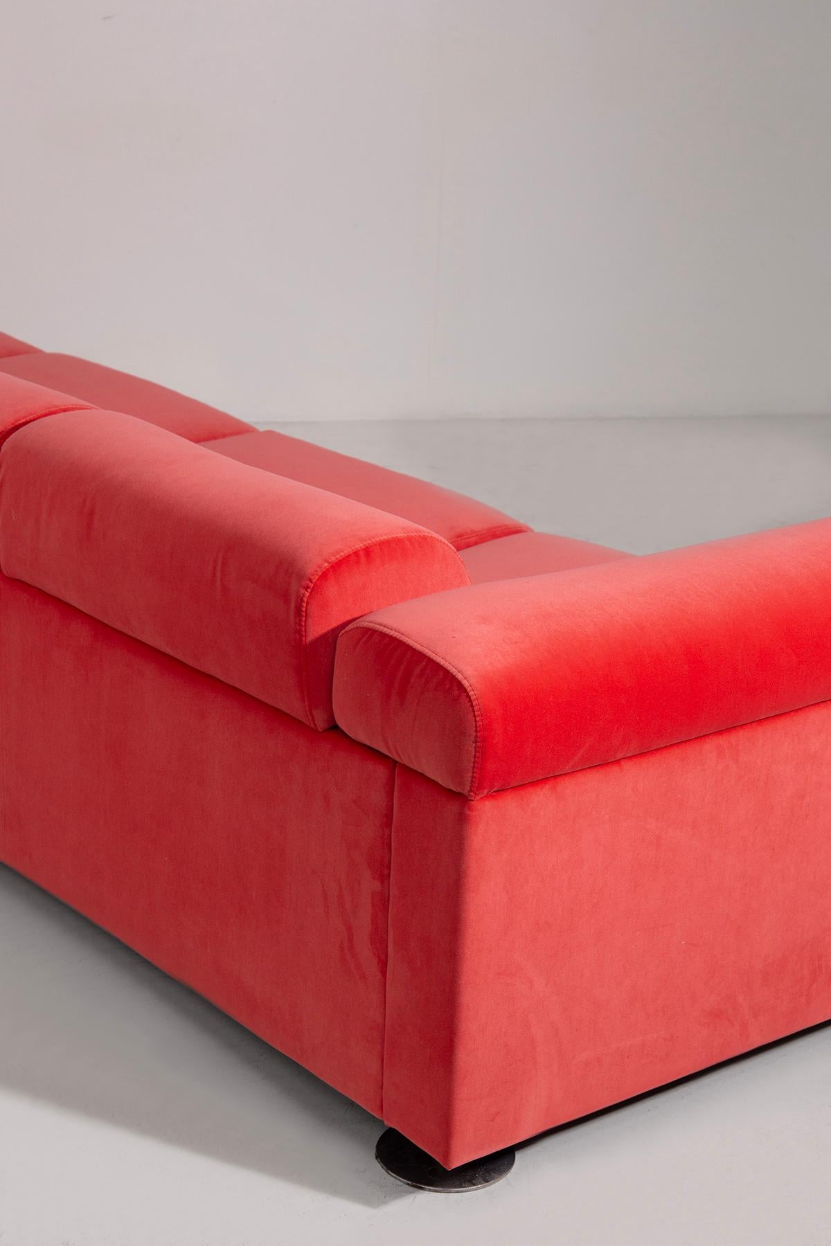 Late 20th Century D120 Velvet sofa Valeria Borsani and Alfredo Bonetti for Tecno