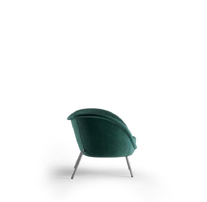 Armchair with round medium backrest and brass structure


100% Made in Italy
Residential and commercial spaces design versatility
Completely removable covers.