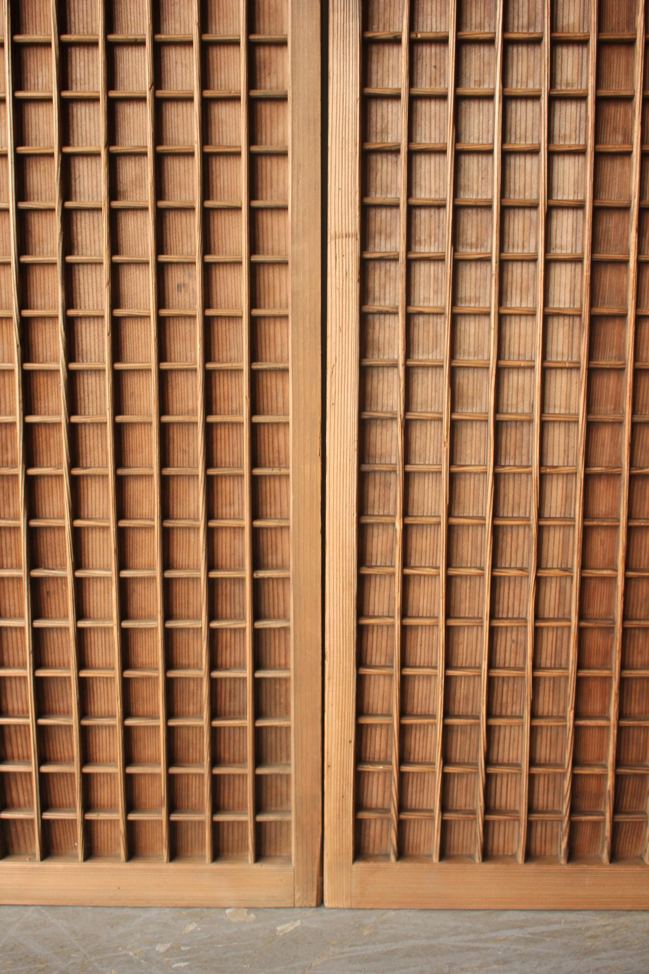 D6 Japanese Antiques two small doors, fittings, Cedar, square lattice For Sale 5