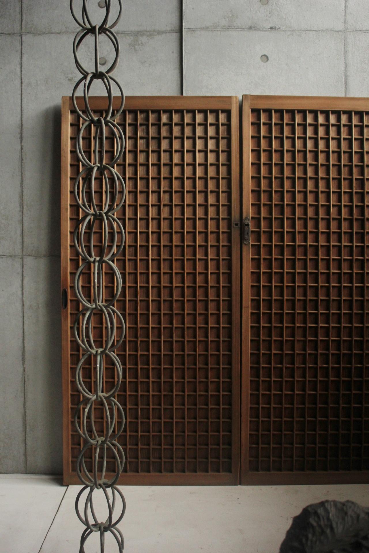 D6 Japanese Antiques two small doors, fittings, Cedar, square lattice In Fair Condition For Sale In Niiza, JP