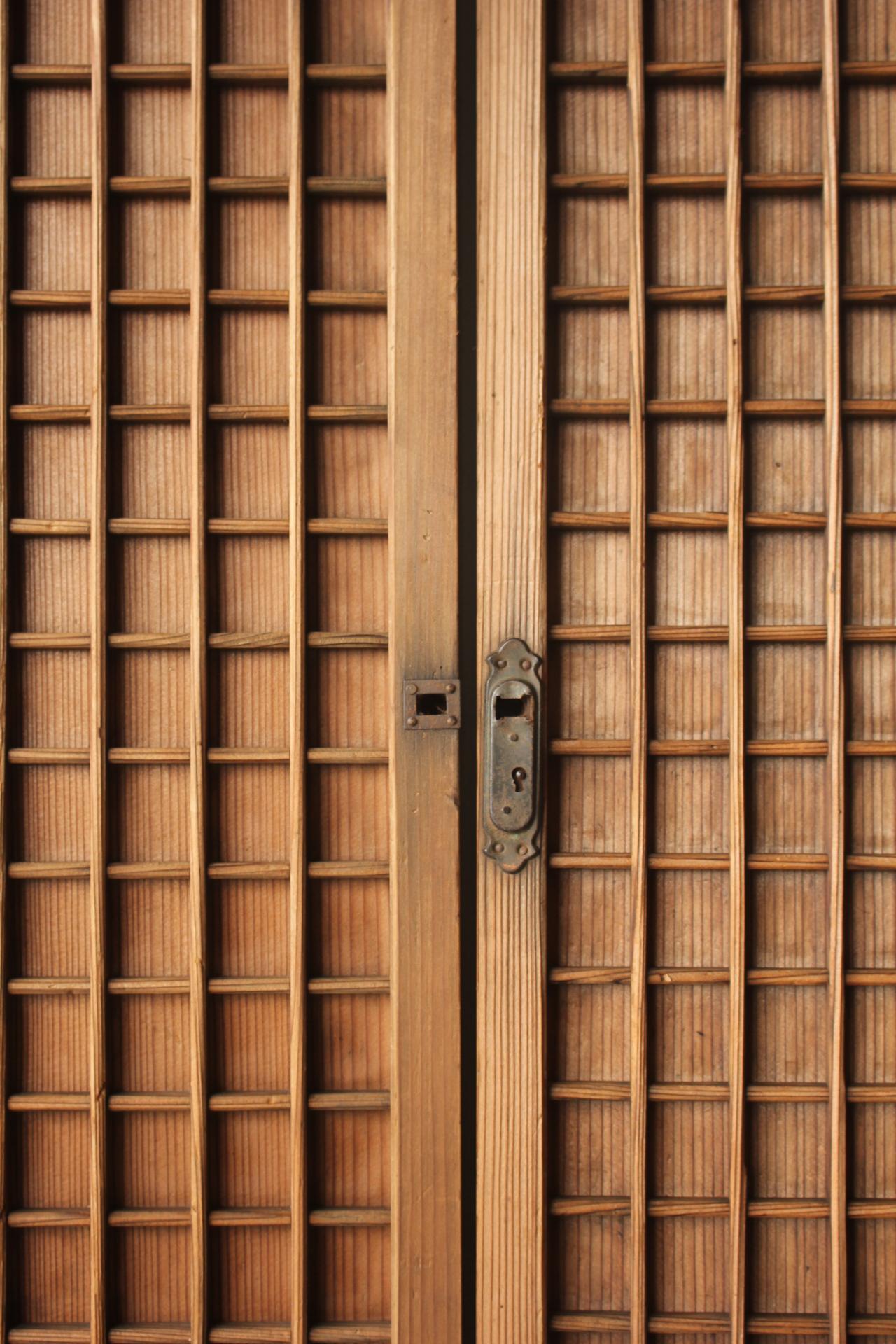 D6 Japanese Antiques two small doors, fittings, Cedar, square lattice For Sale 2