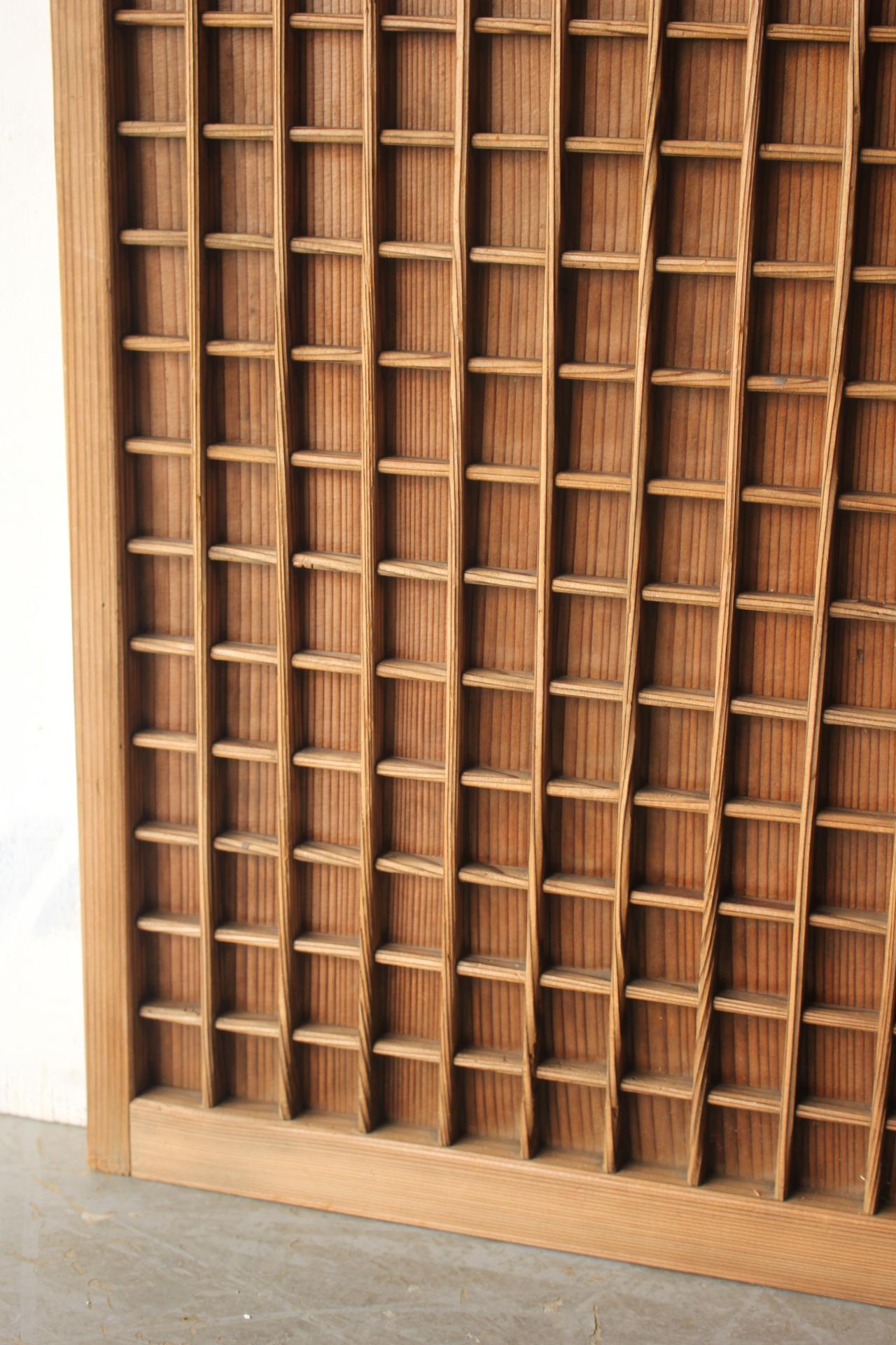 D6 Japanese Antiques two small doors, fittings, Cedar, square lattice For Sale 4