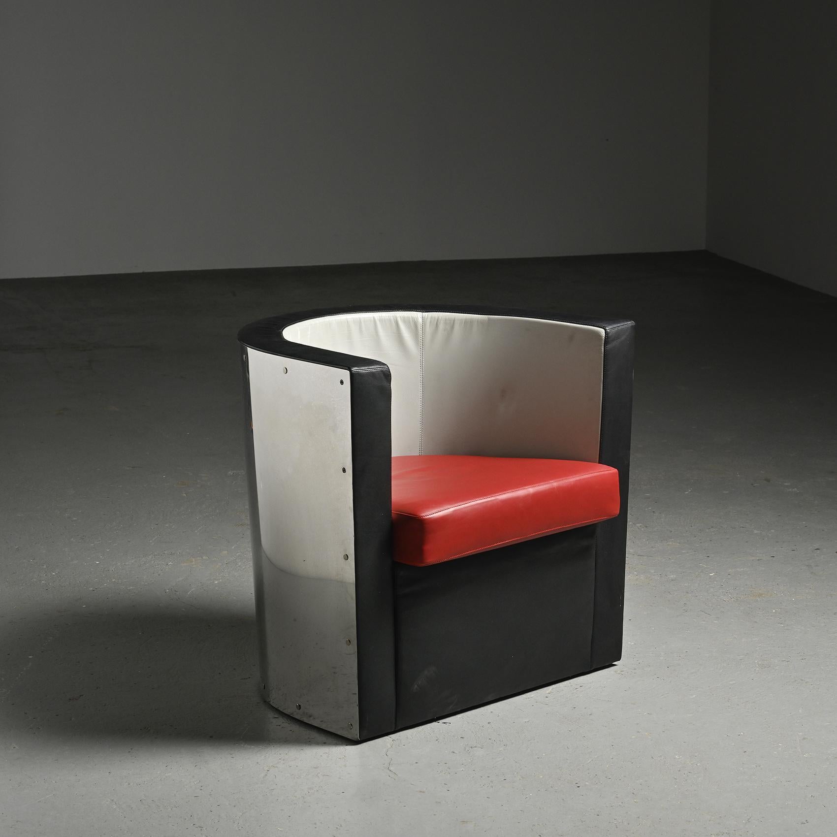 
The D62 armchair by El Lissitzky is an iconic piece of modern design. El Lissitzky, born Lazar Markovich Lissitzky, was a Russian artist, architect, and designer, a key figure in the Constructivist movement. Active in the 1920s and 1930s, Lissitzky