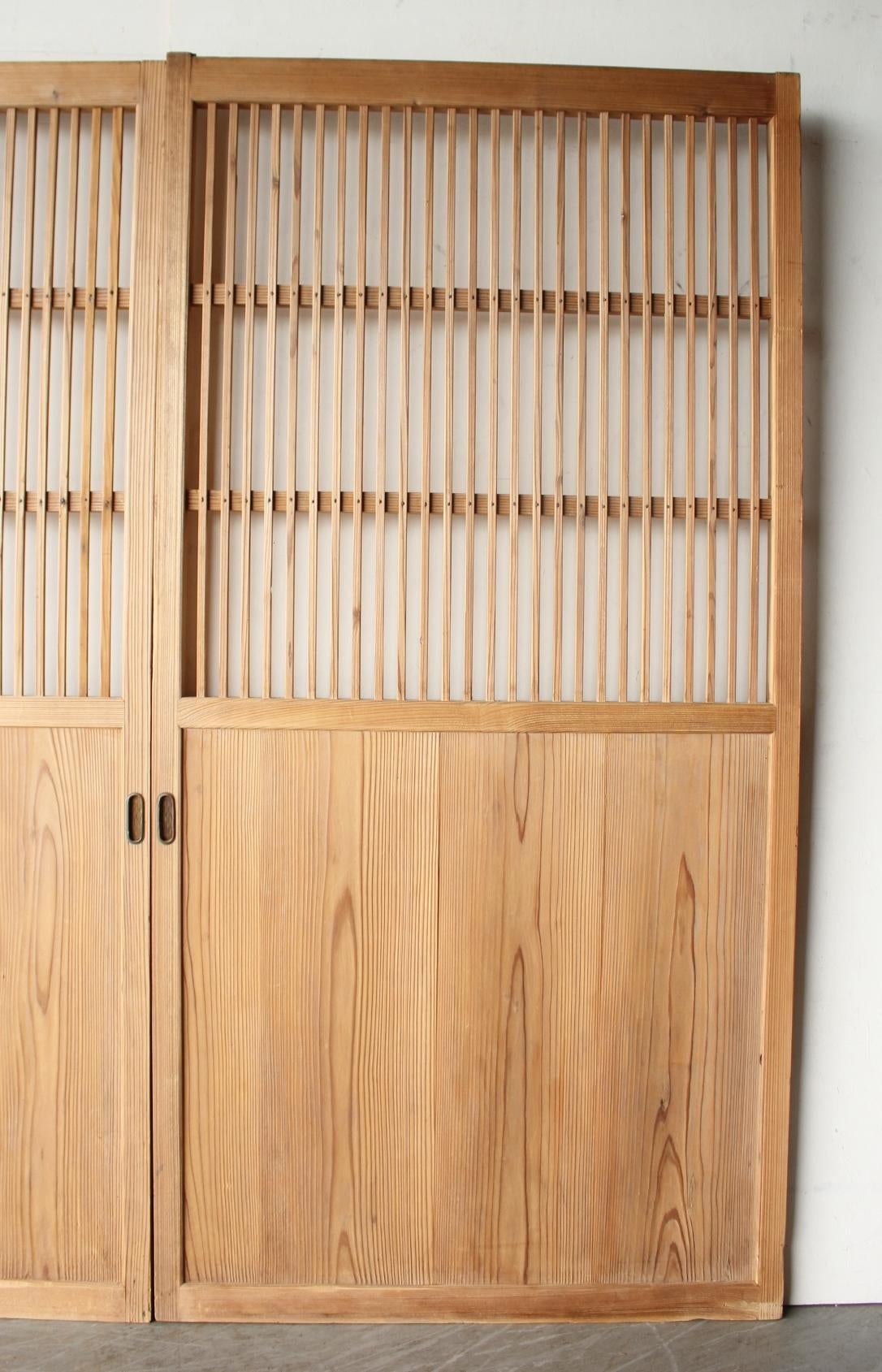 Bois D7 Antiquités japonaises, deux portes en treillis, ferrures en vente