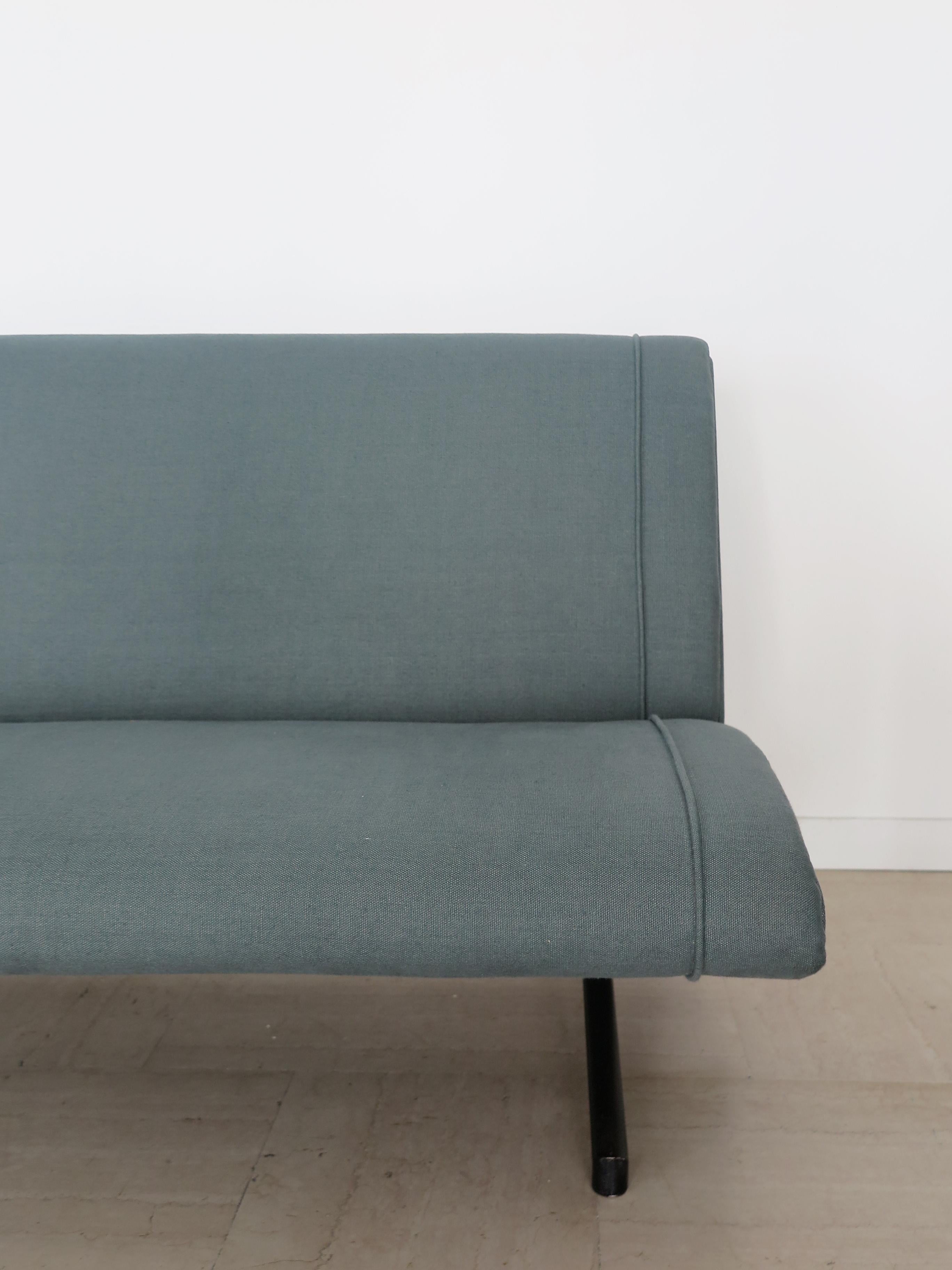 D70 Osvaldo Borsani Italian Green Blue Cotton Linen Sofa for Tecno 1954 im Angebot 5