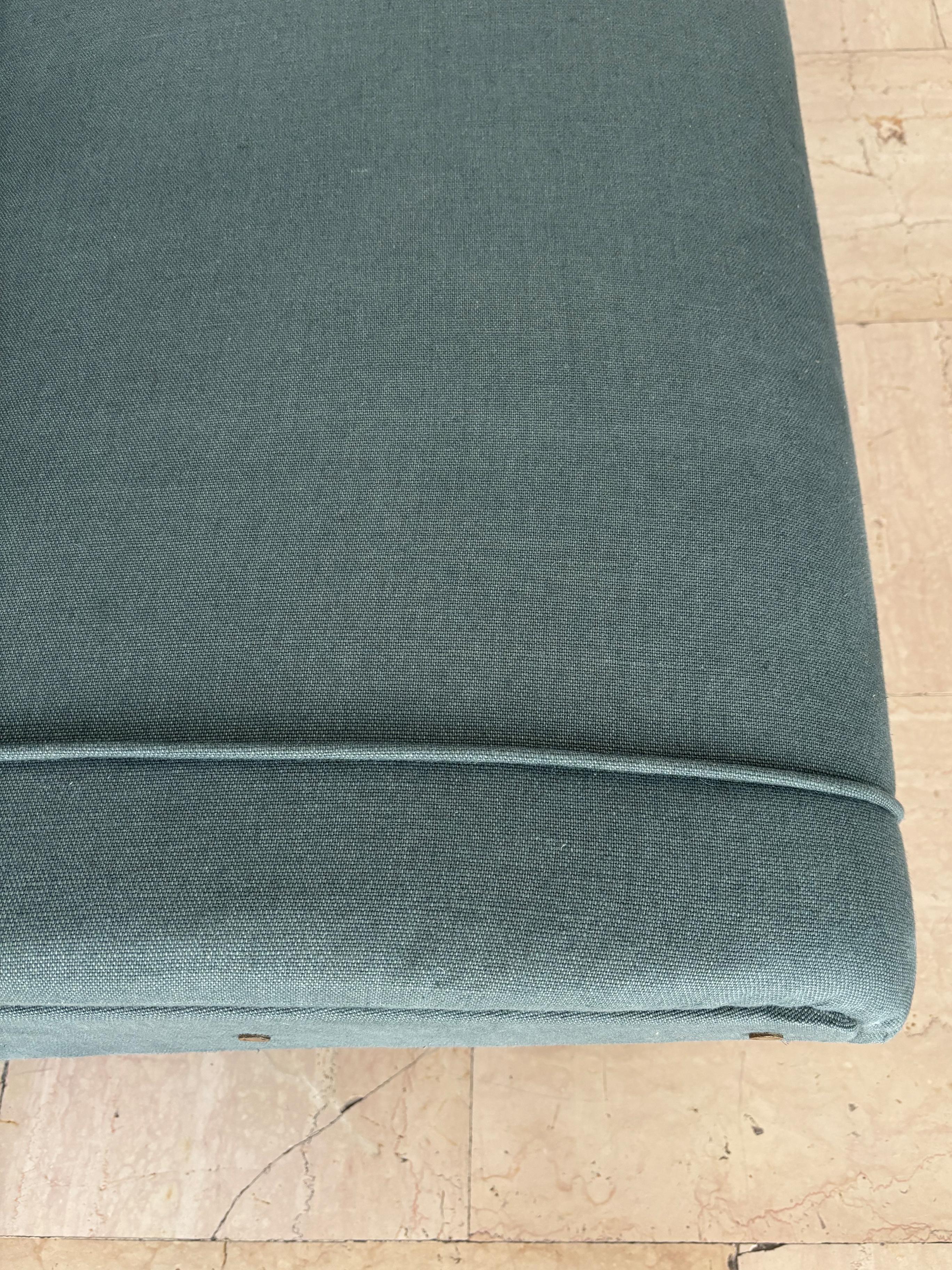 D70 Osvaldo Borsani Italian Green Blue Cotton Linen Sofa for Tecno 1954 im Angebot 7