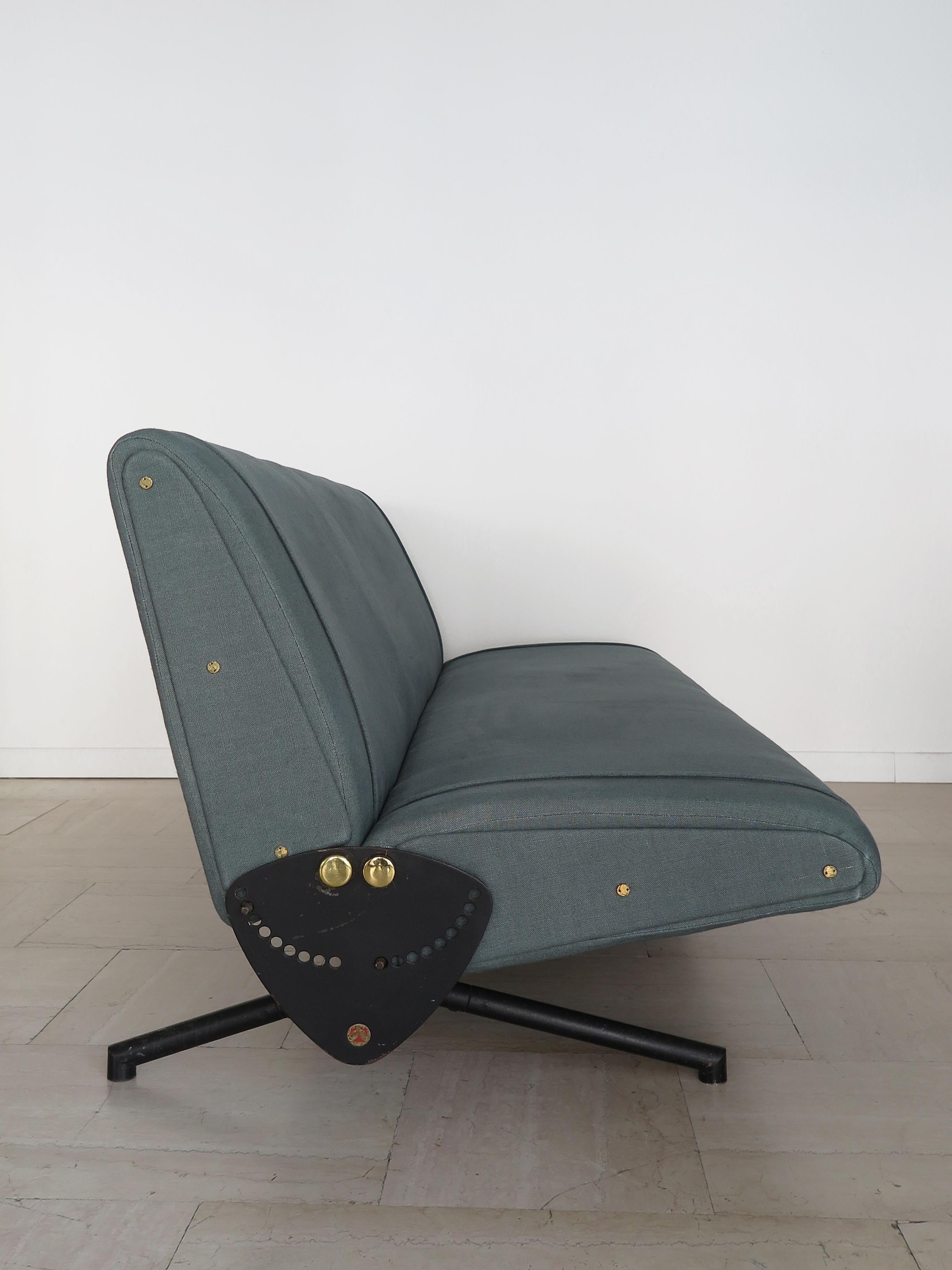 Italian sofa model D70 designed by Osvaldo Borsani for Tecno in 1954 with metal frame structure with upholstery covered in blue green cotton linen fabric from the prestigious Rubelli Venezia weaving mill.
The D70 has two swivel wings, a metal frame,