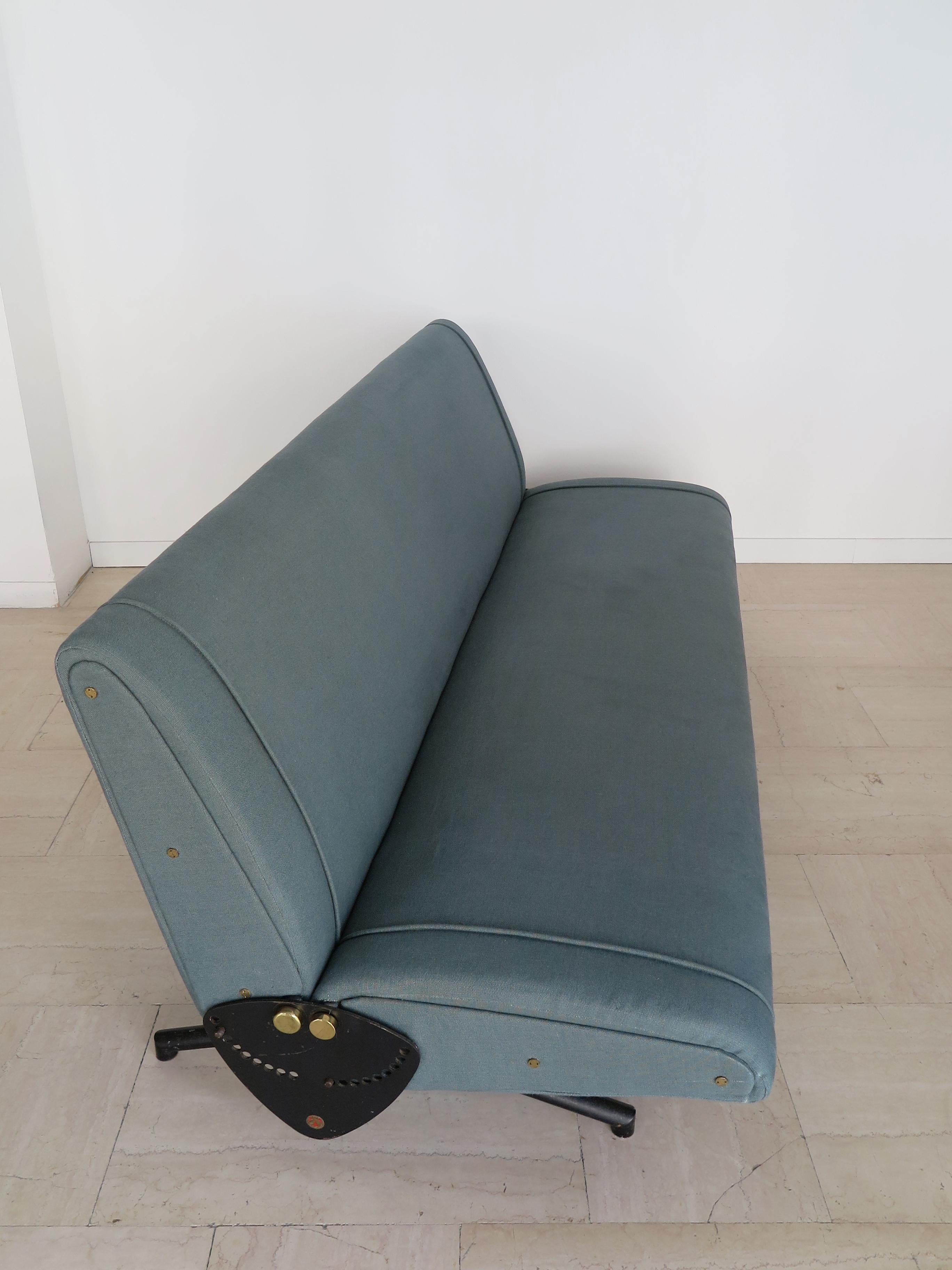 D70 Osvaldo Borsani Italian Green Blue Cotton Linen Sofa for Tecno 1954 im Angebot 1