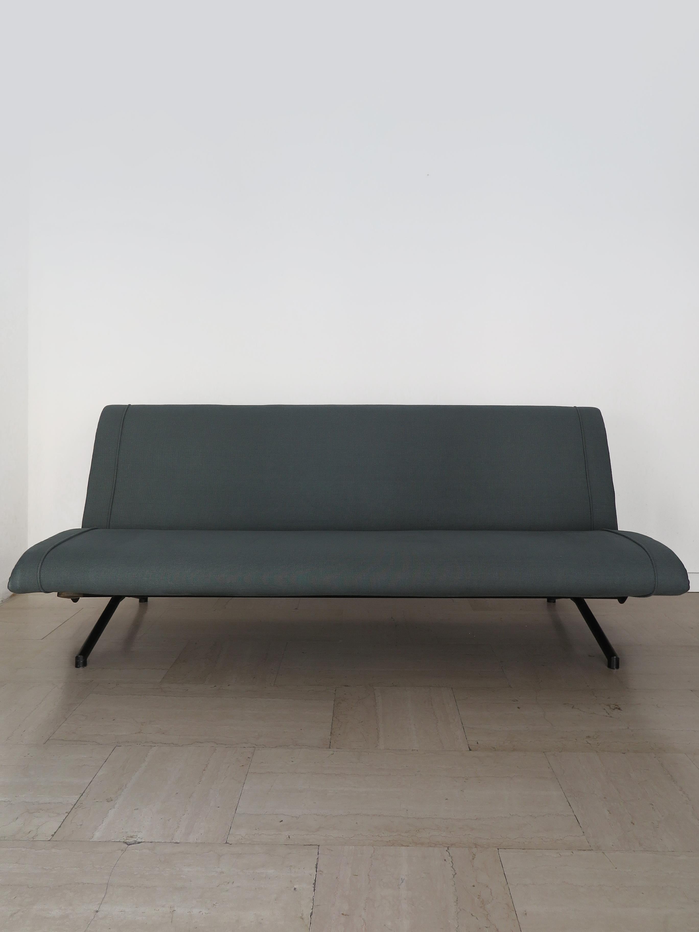 D70 Osvaldo Borsani Italian Green Blue Cotton Linen Sofa for Tecno 1954 im Angebot 2