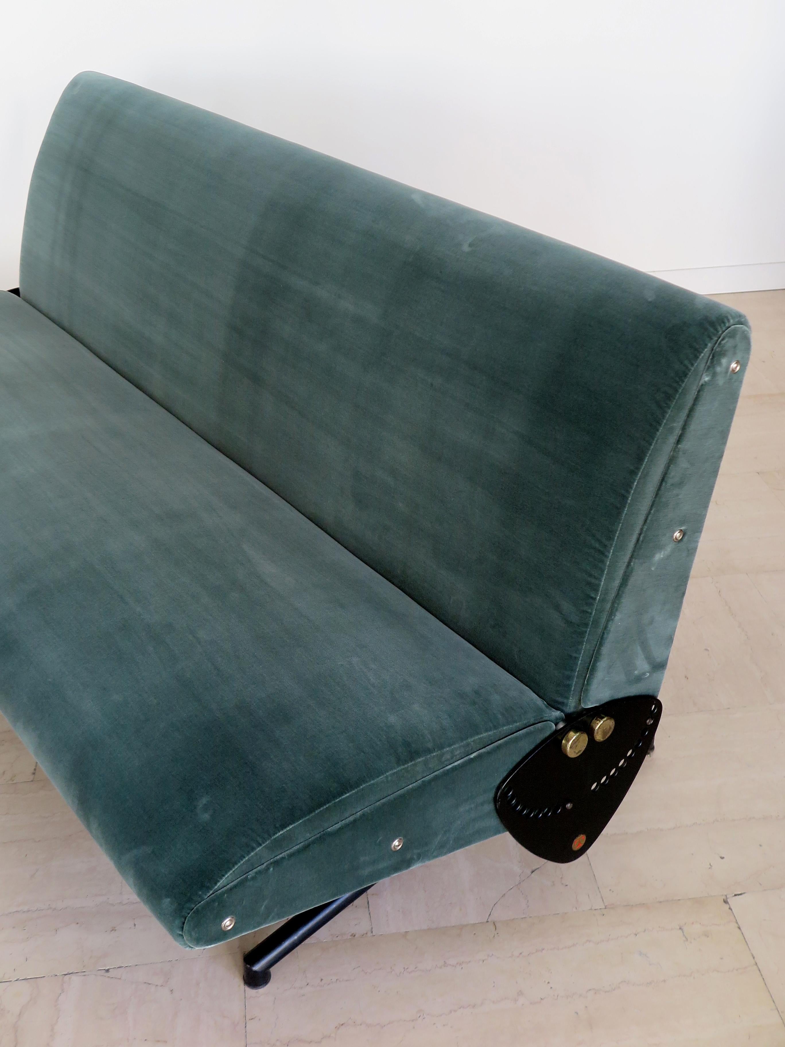 D70 Osvaldo Borsani Italian Green Blue Velvet Sofa for Tecno 1954 For Sale 6