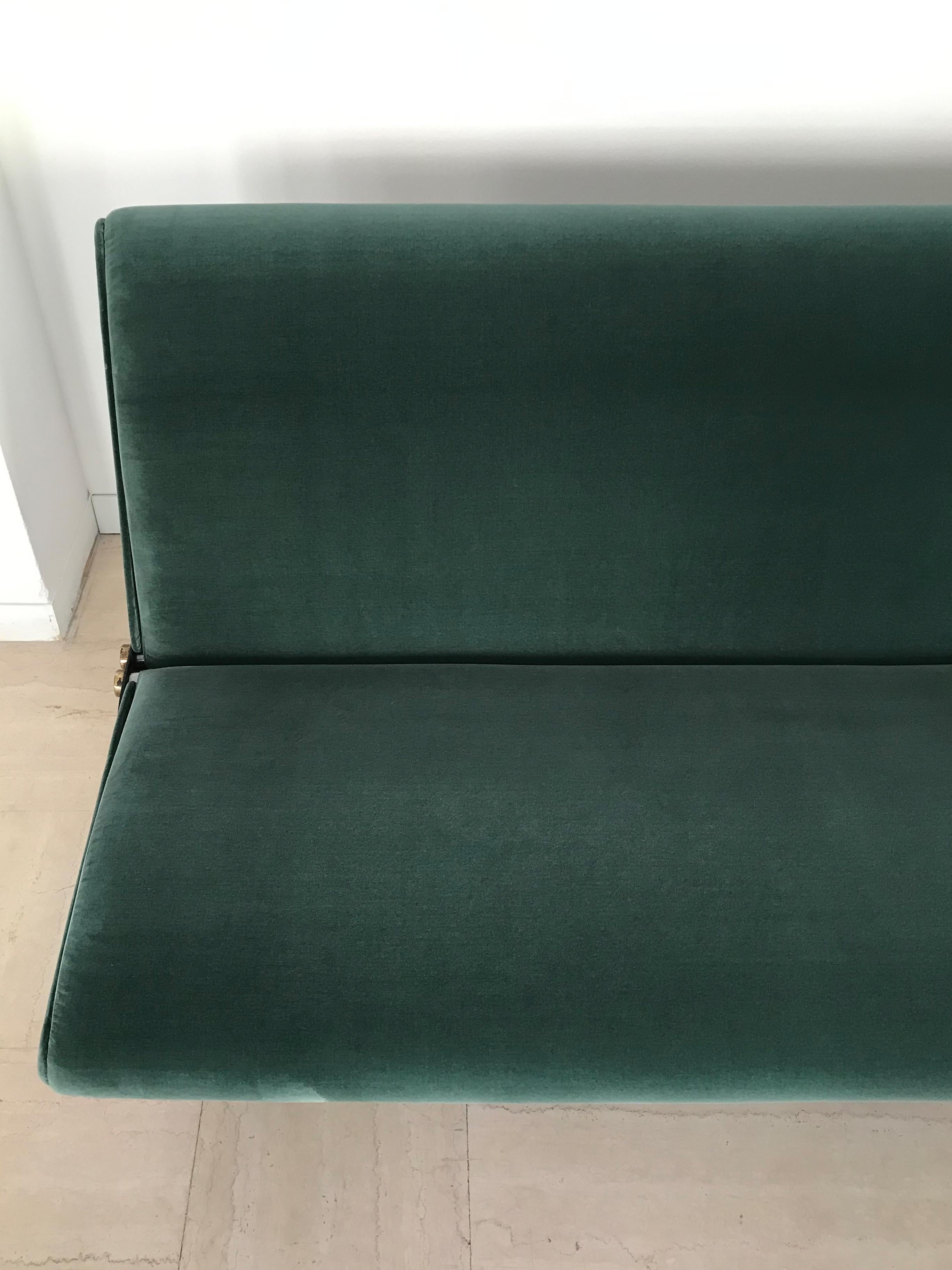 D70 Osvaldo Borsani Italian Green Blue Velvet Sofa for Tecno 1954 For Sale 7