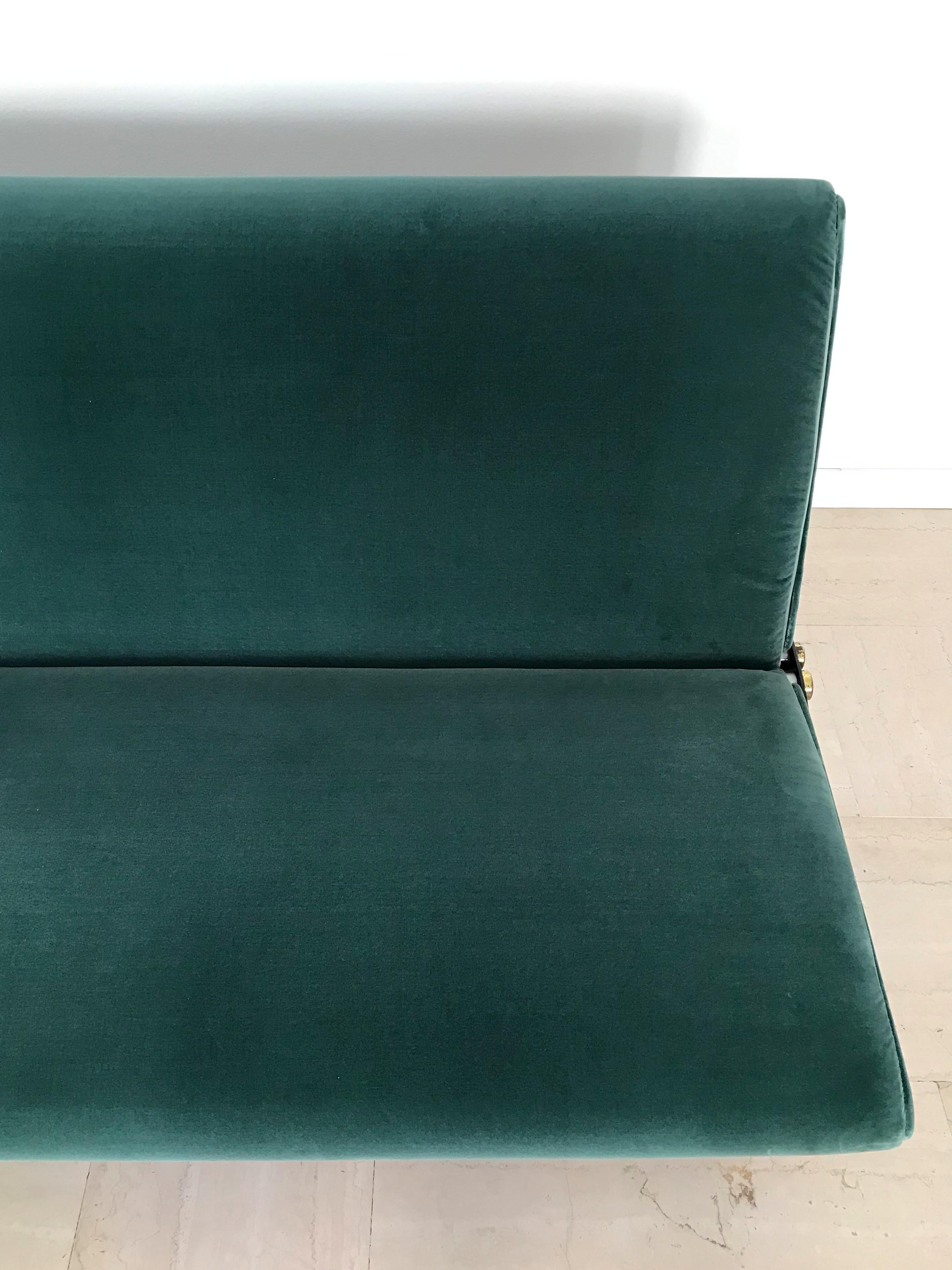 D70 Osvaldo Borsani Italian Green Blue Velvet Sofa for Tecno 1954 For Sale 8