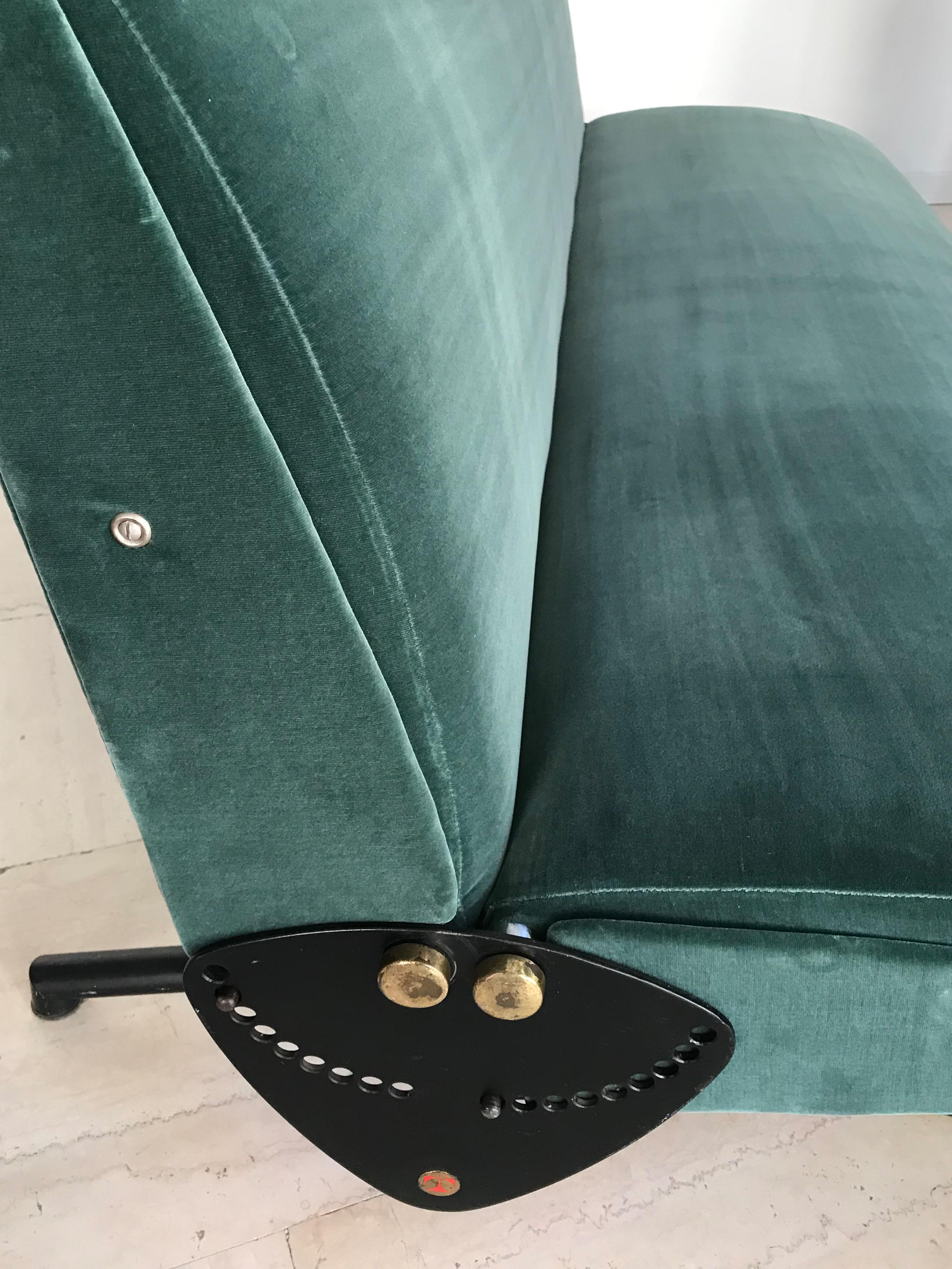 D70 Osvaldo Borsani Italian Green Blue Velvet Sofa for Tecno 1954 For Sale 11