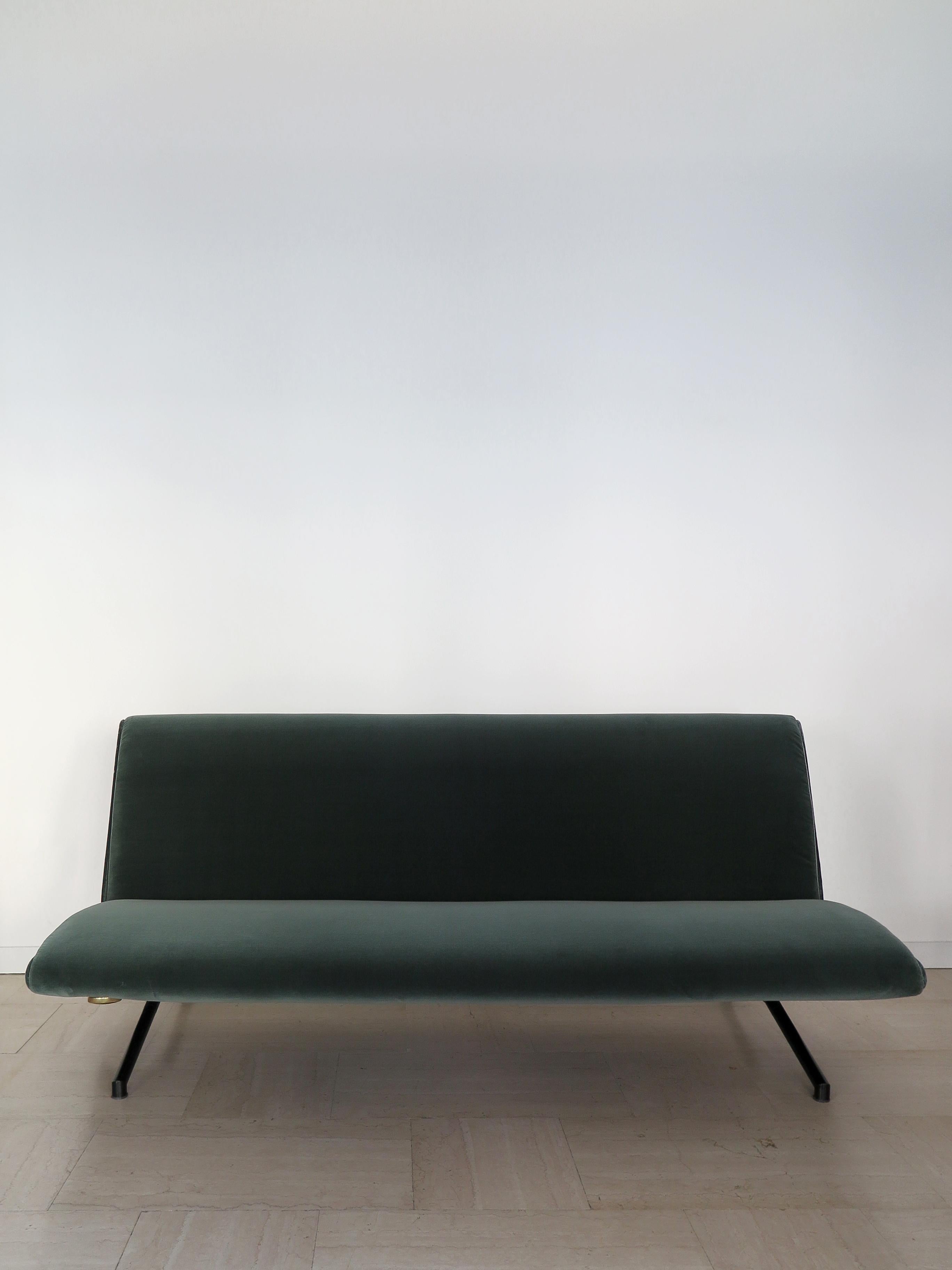 Italian sofa model D70 designed by Osvaldo Borsani for Tecno in 1954 with metal frame, polyurethane foam padding and new blue green velvet upholstery by the prestigious Rubelli Venezia weaving mill.
The D70 has two swivel wings, a metal frame, the