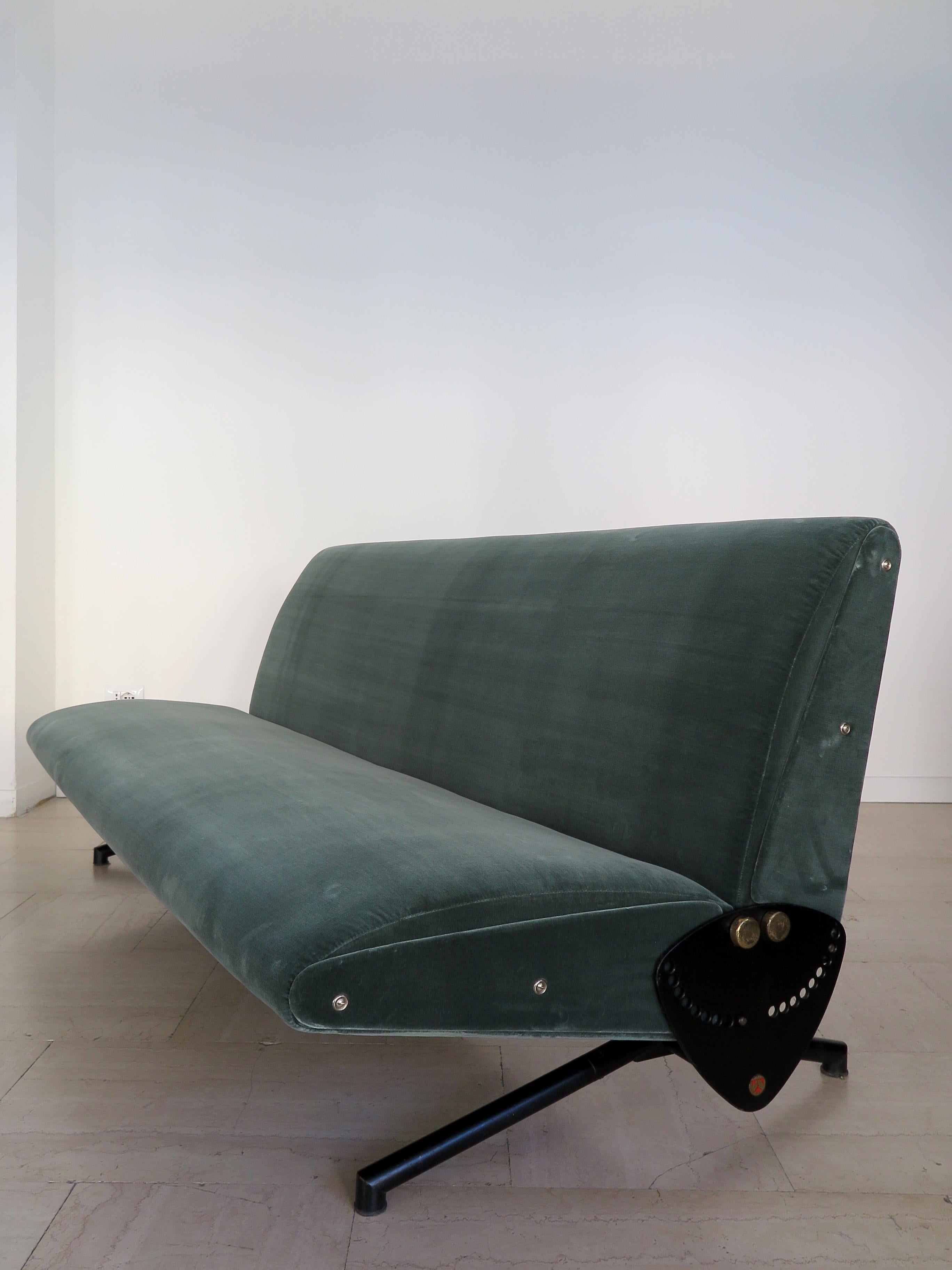 Mid-20th Century D70 Osvaldo Borsani Italian Green Blue Velvet Sofa for Tecno 1954 For Sale