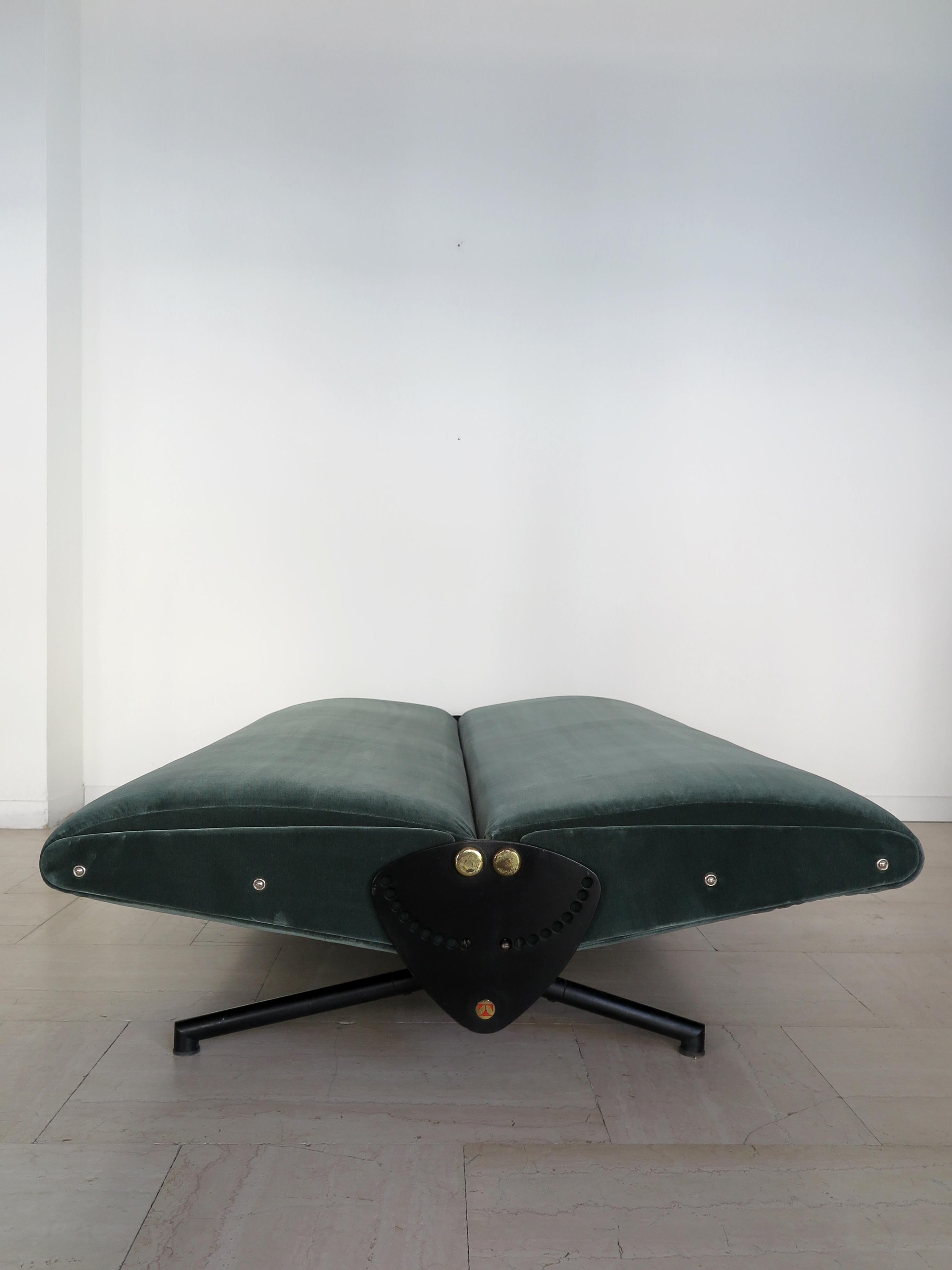 D70 Osvaldo Borsani Italian Green Blue Velvet Sofa for Tecno 1954 For Sale 2