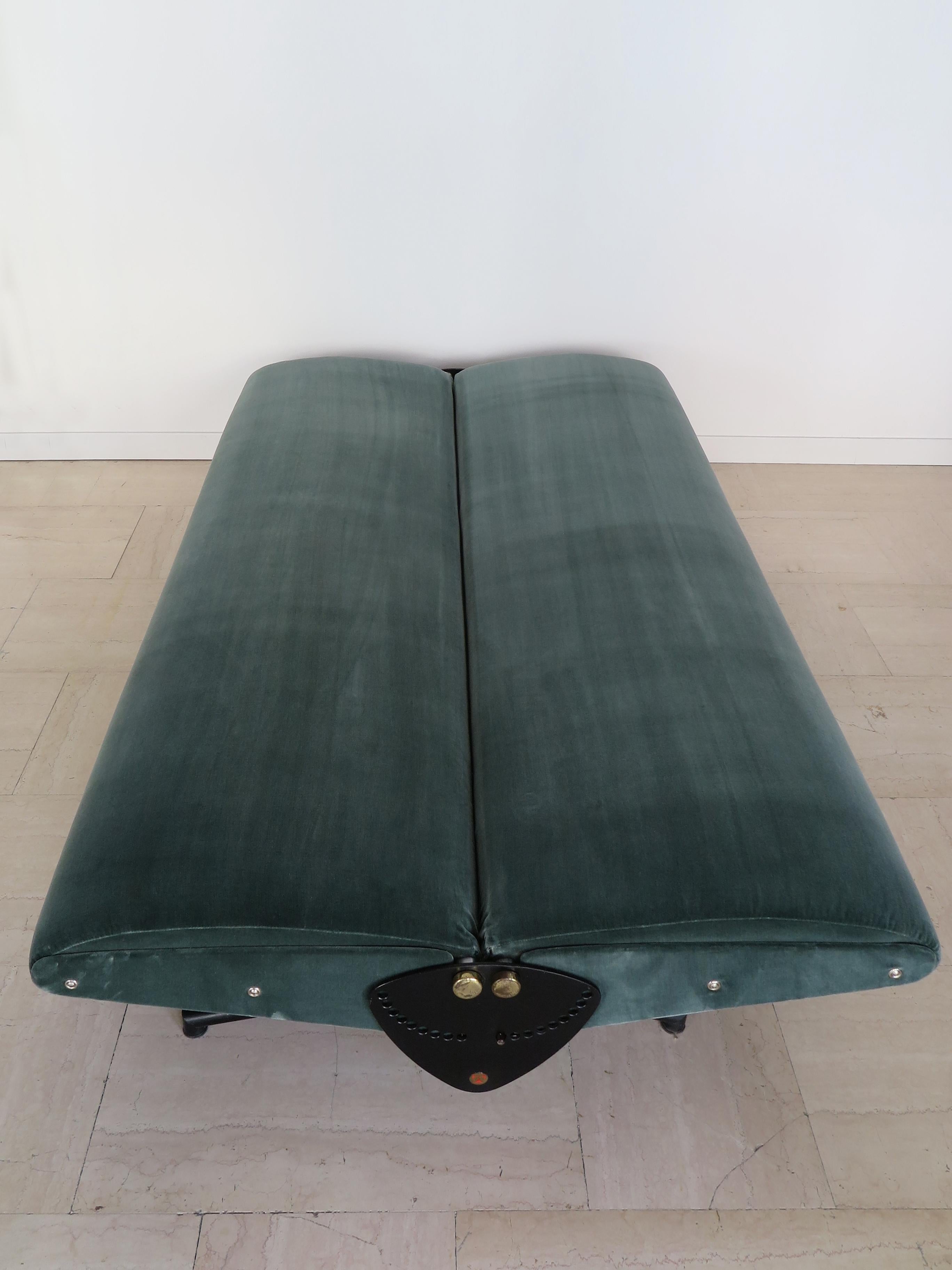 D70 Osvaldo Borsani Italian Green Blue Velvet Sofa for Tecno 1954 For Sale 3