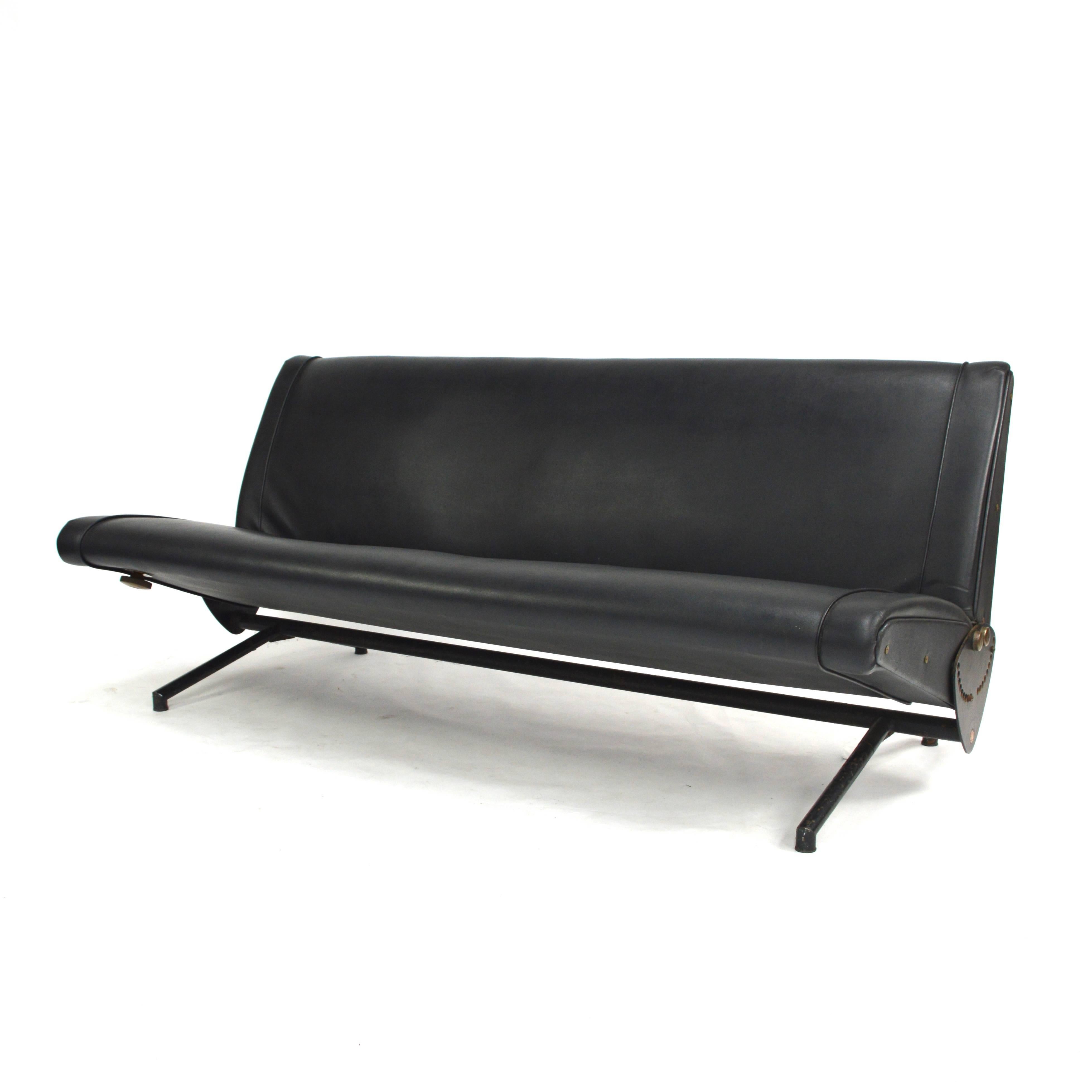 1st Edition D70 sofa by Borsani for Tecno.

The sofa has damages to the faux leather on some corners. The black laqcuered metal base has marks of use and age. The brass has patinated.

We can sell it as is or completely restored.

If you