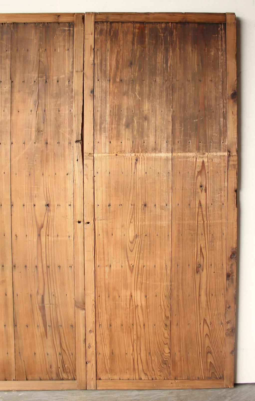D8 Japanese Antiques two board doors, fittings, Cedar Striped design For Sale 9
