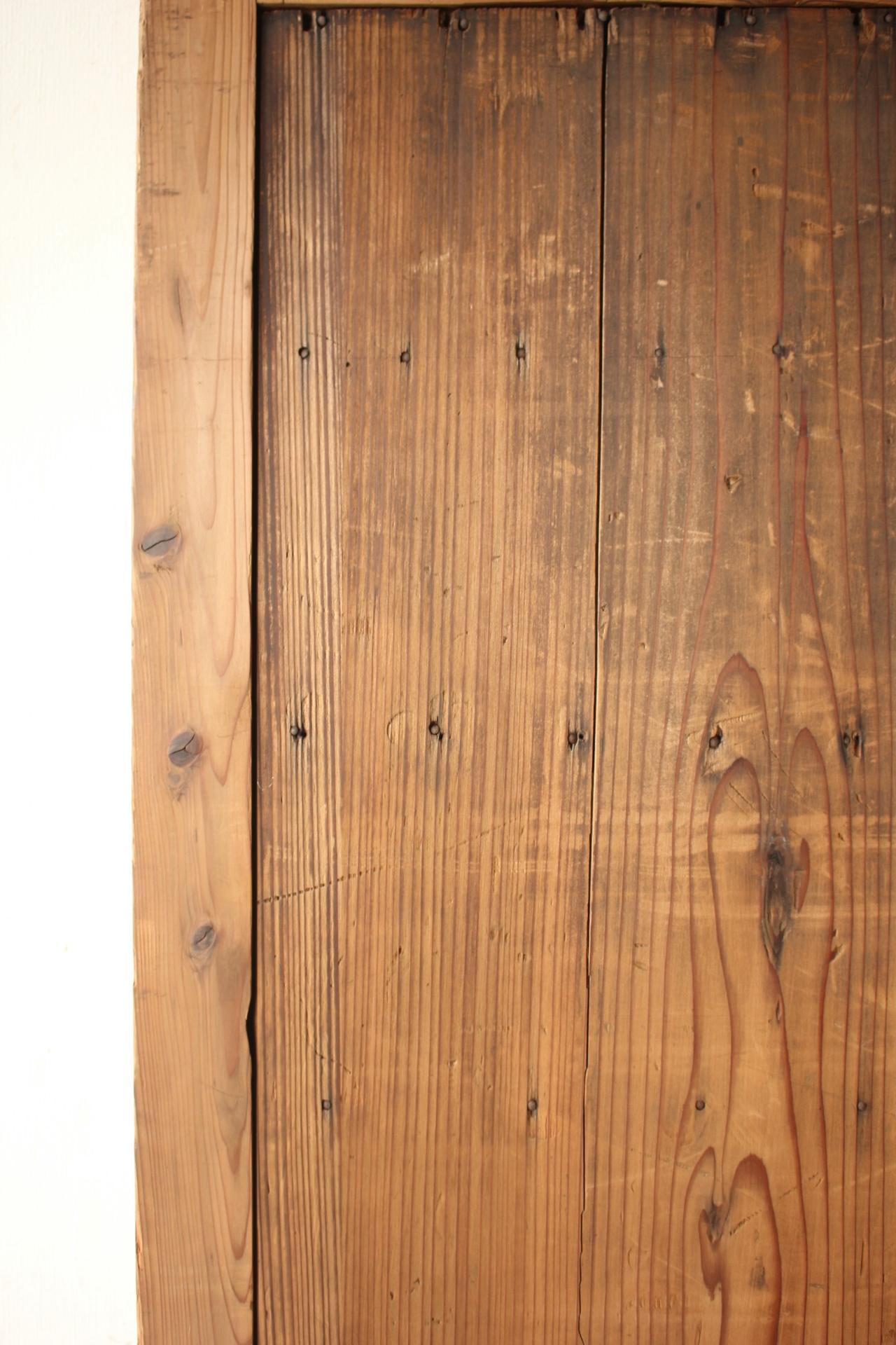 D8 Japanese Antiques two board doors, fittings, Cedar Striped design For Sale 12
