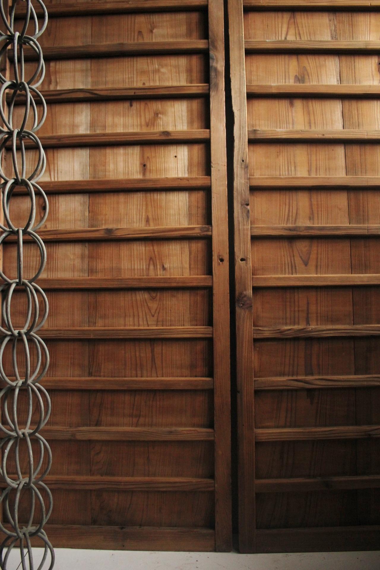D8 Japanese Antiques two board doors, fittings, Cedar Striped design For Sale 1