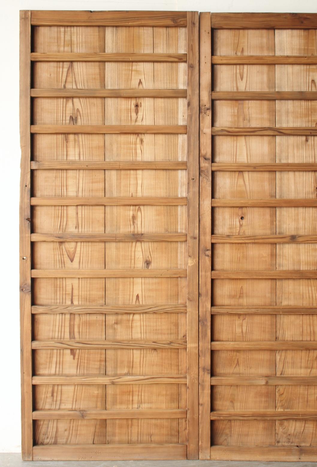 D8 Japanese Antiques two board doors, fittings, Cedar Striped design For Sale 2