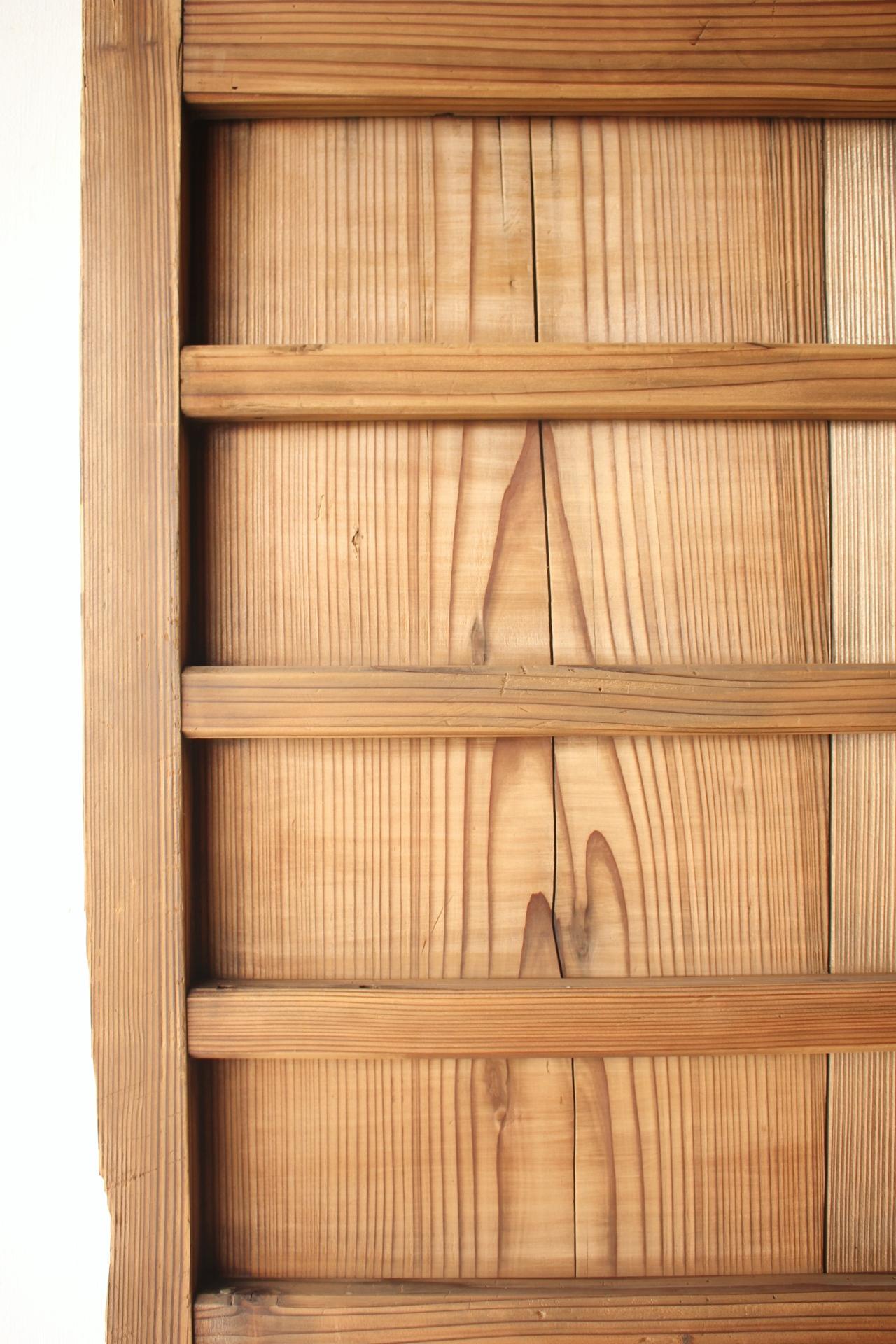D8 Japanese Antiques two board doors, fittings, Cedar Striped design For Sale 5