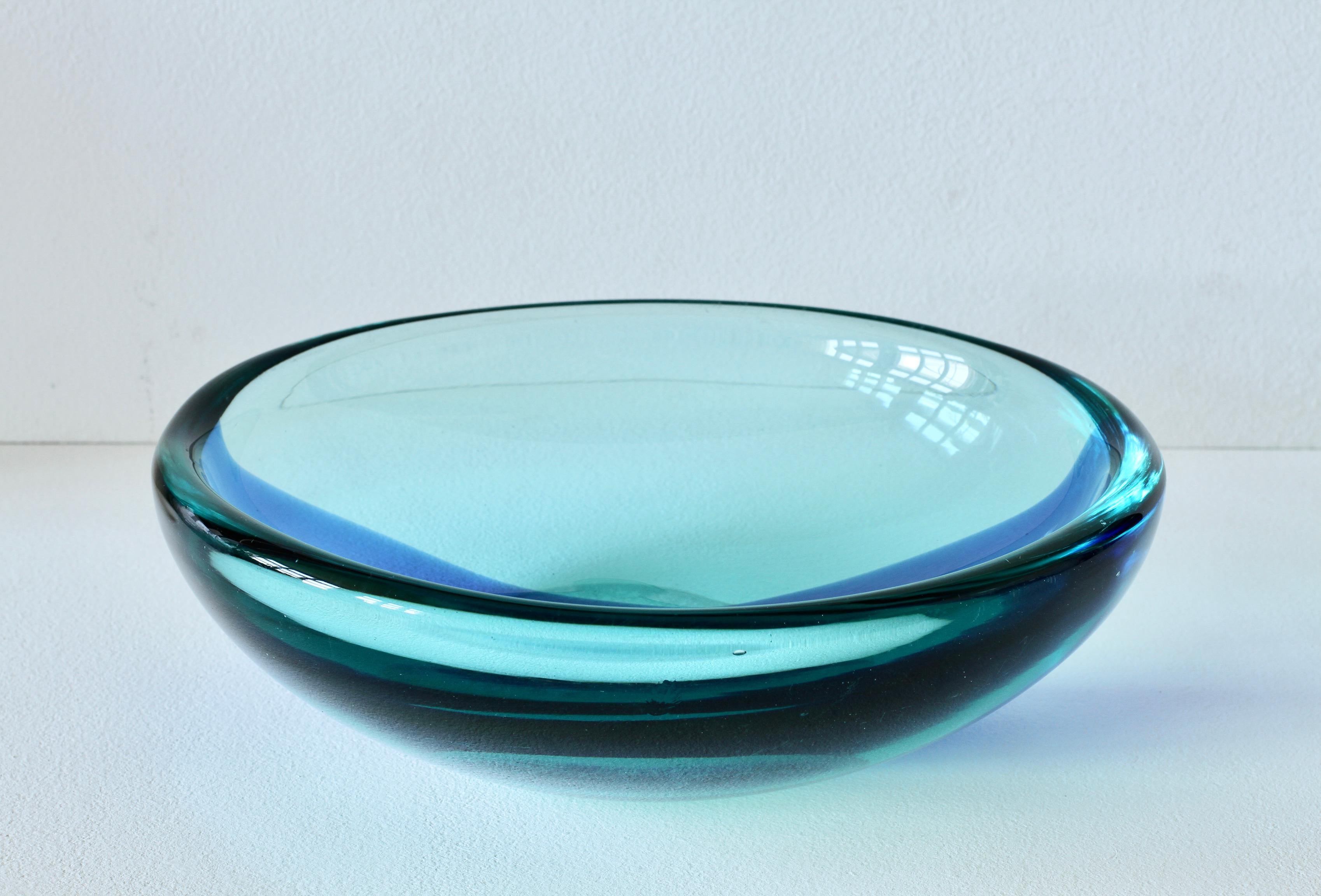 Da Ros for Cenedese Huge 12“ Cobalt & Light Blue Italian Murano Glass Bowl 1960s For Sale 4