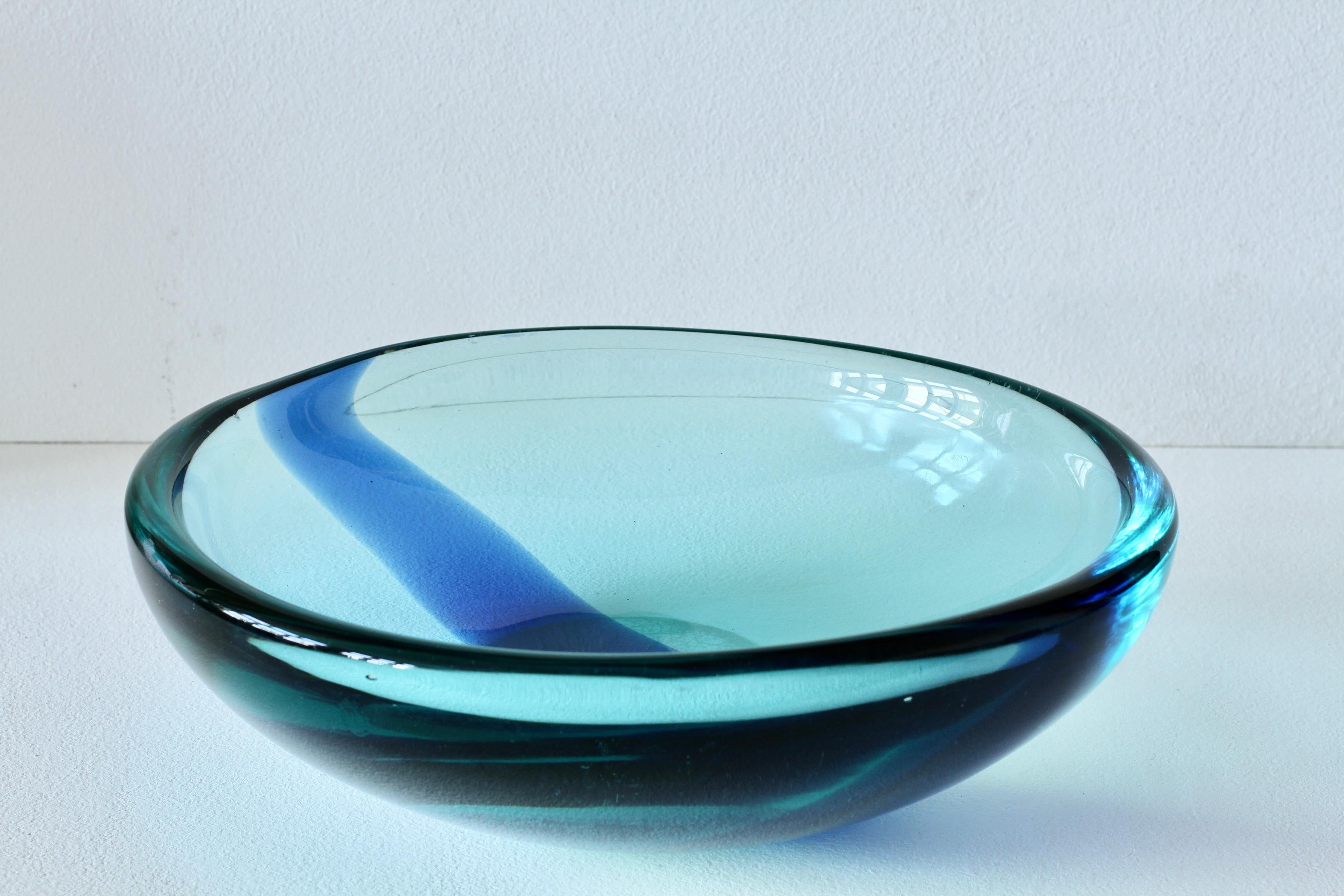 Da Ros for Cenedese Huge 12“ Cobalt & Light Blue Italian Murano Glass Bowl 1960s For Sale 5