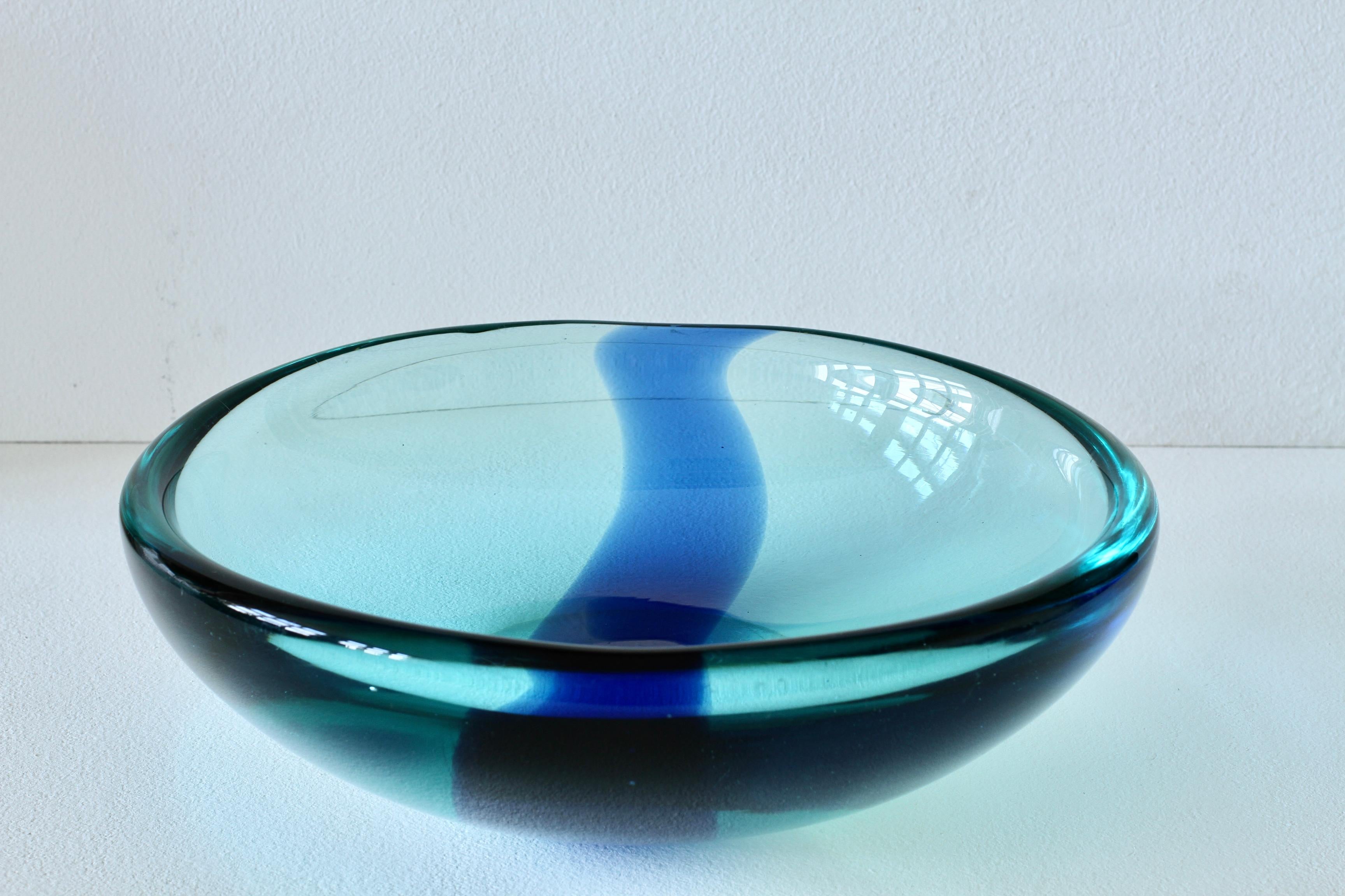 Da Ros for Cenedese Huge 12“ Cobalt & Light Blue Italian Murano Glass Bowl 1960s For Sale 6