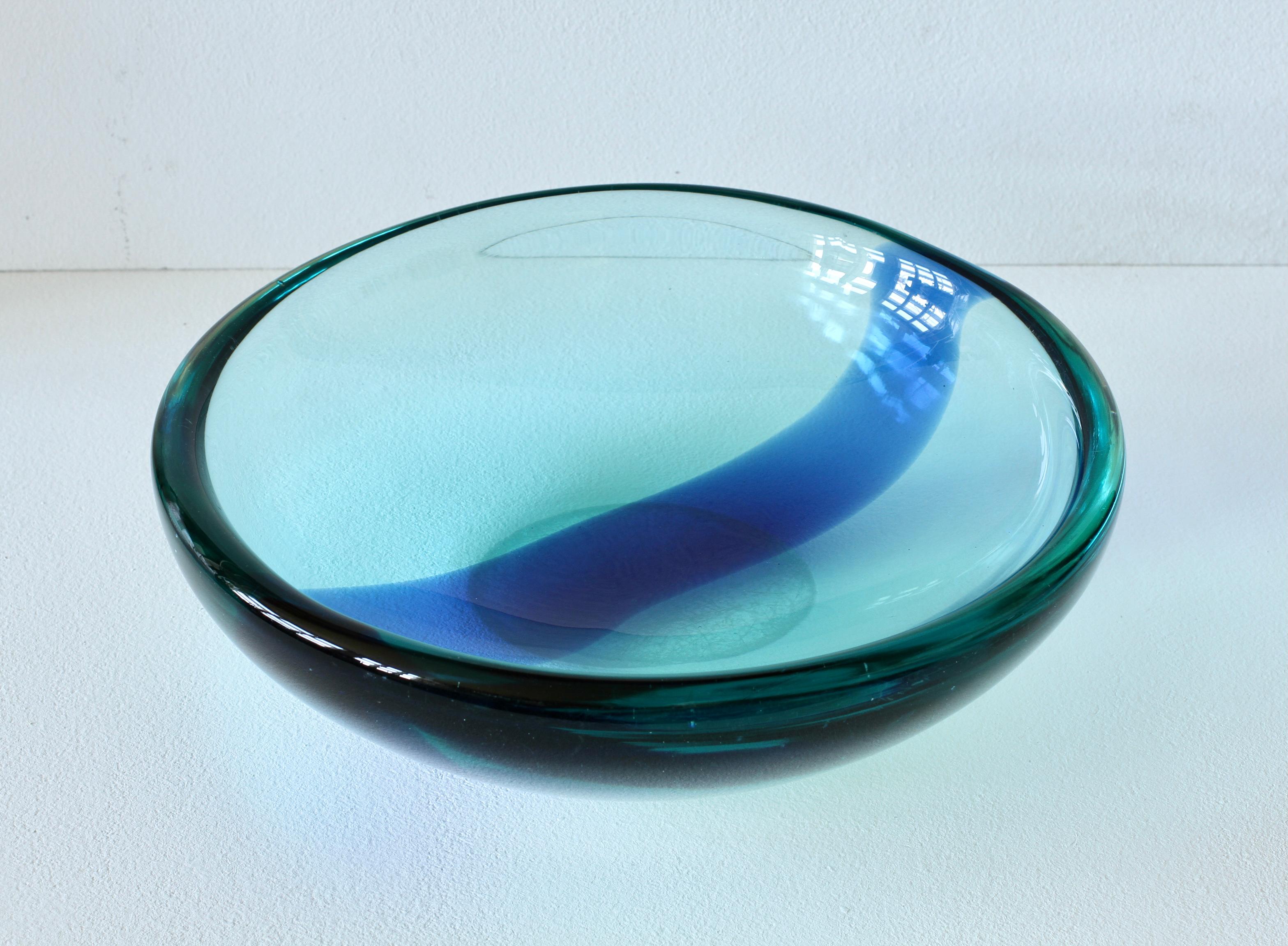 Da Ros for Cenedese Huge 12“ Cobalt & Light Blue Italian Murano Glass Bowl 1960s For Sale 8