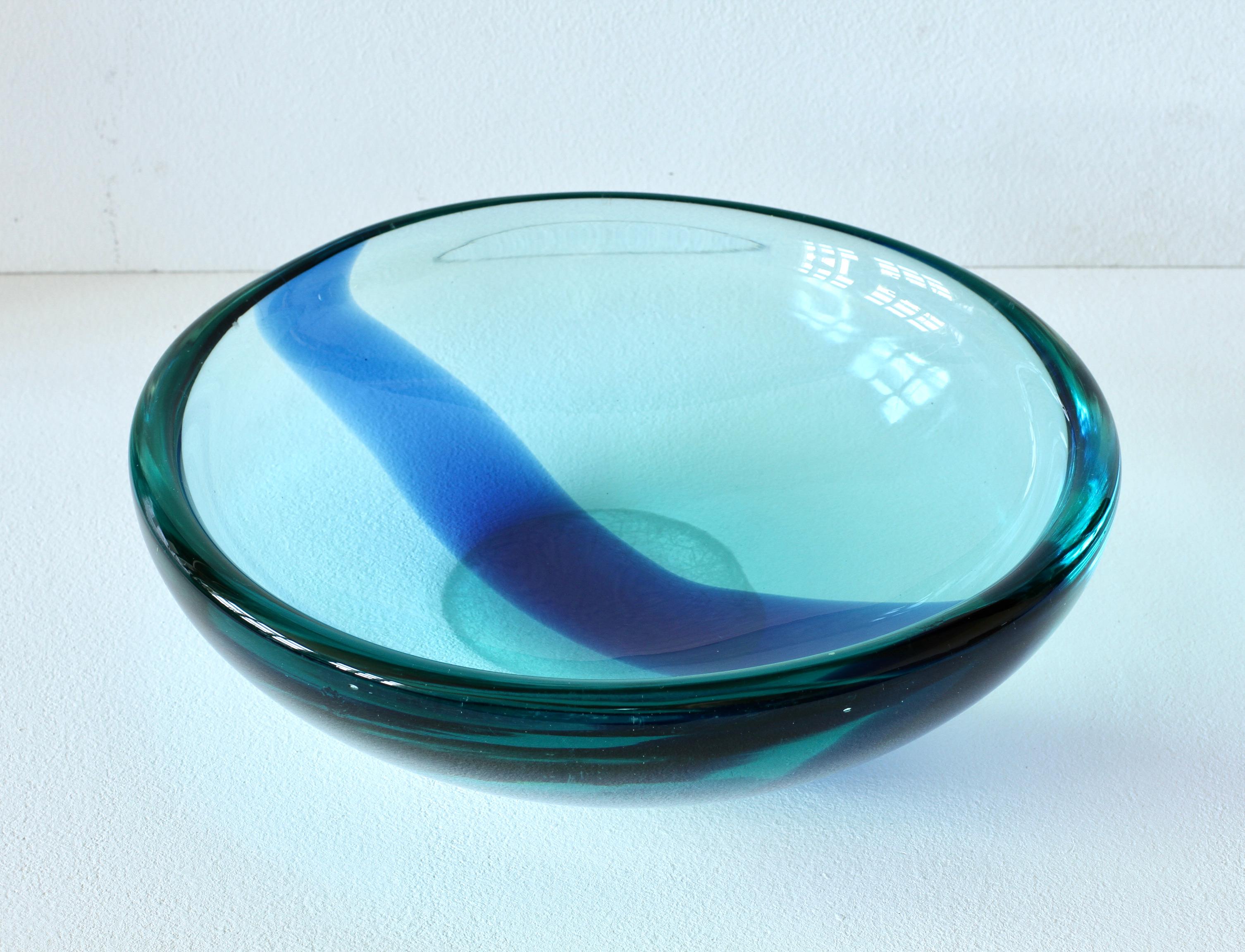 Da Ros for Cenedese Huge 12“ Cobalt & Light Blue Italian Murano Glass Bowl 1960s For Sale 9