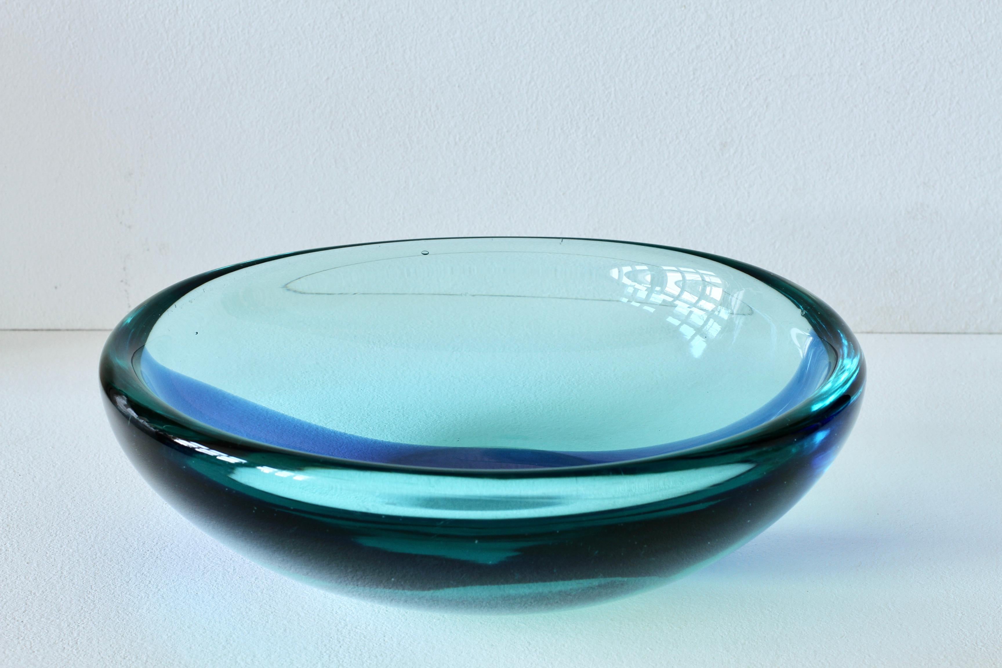 Blown Glass Da Ros for Cenedese Huge 12“ Cobalt & Light Blue Italian Murano Glass Bowl 1960s For Sale