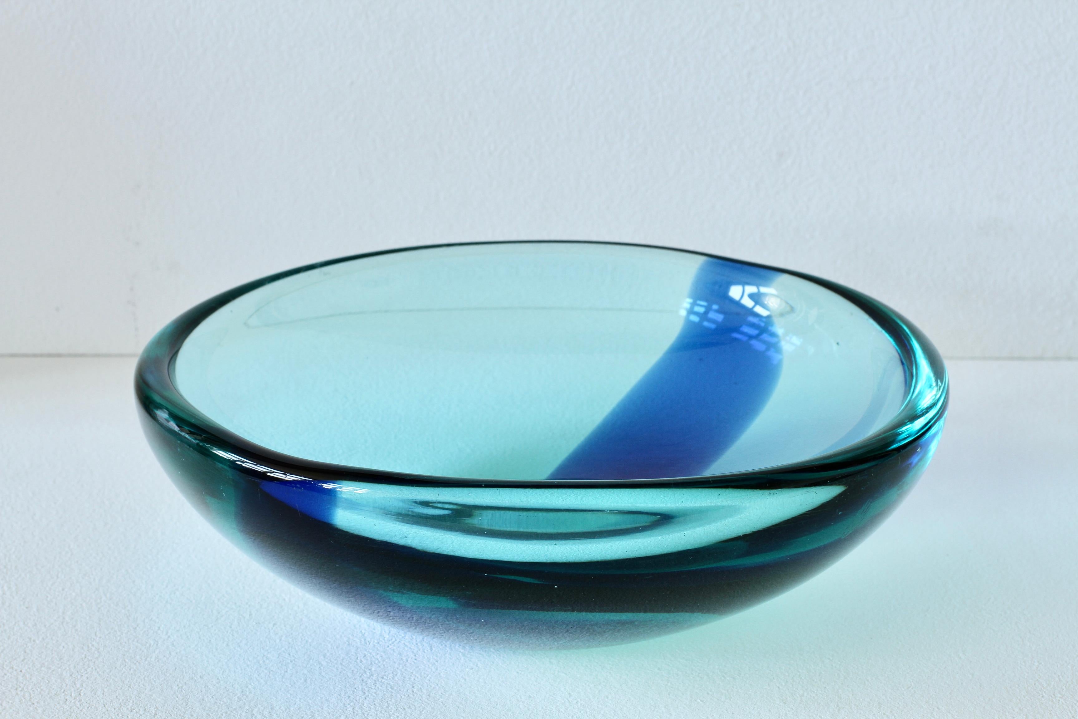 Da Ros for Cenedese Huge 12“ Cobalt & Light Blue Italian Murano Glass Bowl 1960s For Sale 3