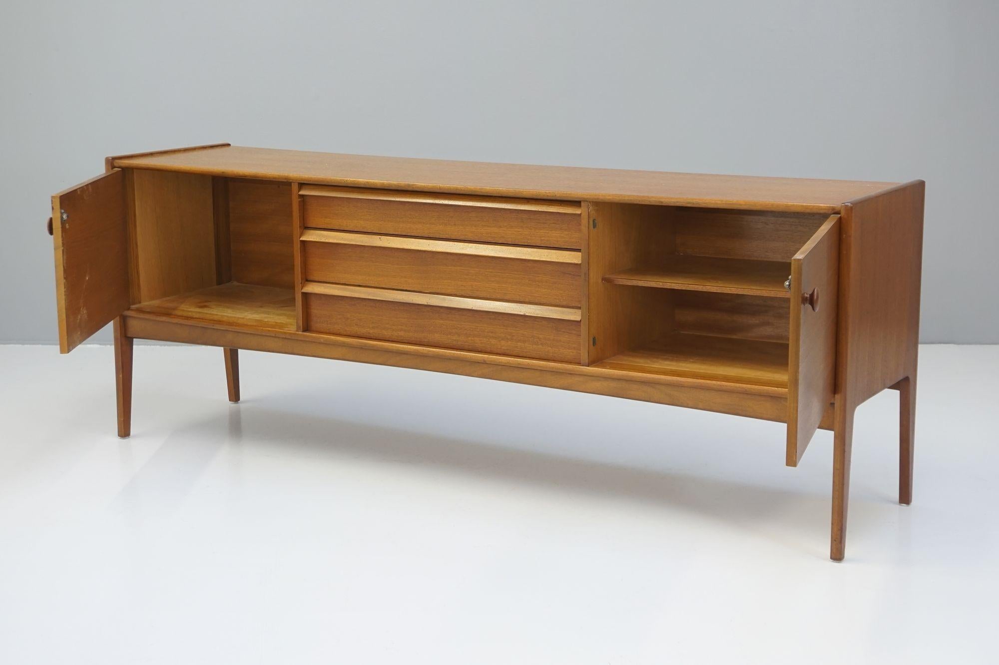 Metà XX secolo Credenza 'Da Silva' di A Younger in vendita